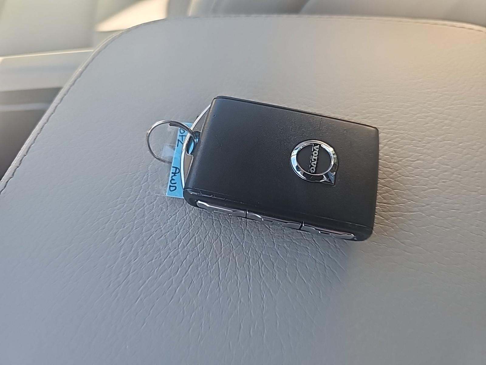 2021 Volvo XC90 T6 Momentum AWD