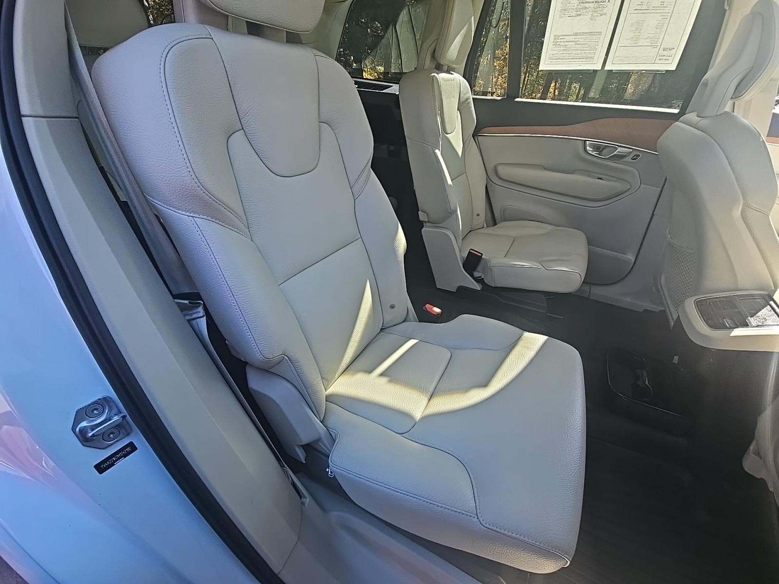 2021 Volvo XC90 T6 Momentum AWD