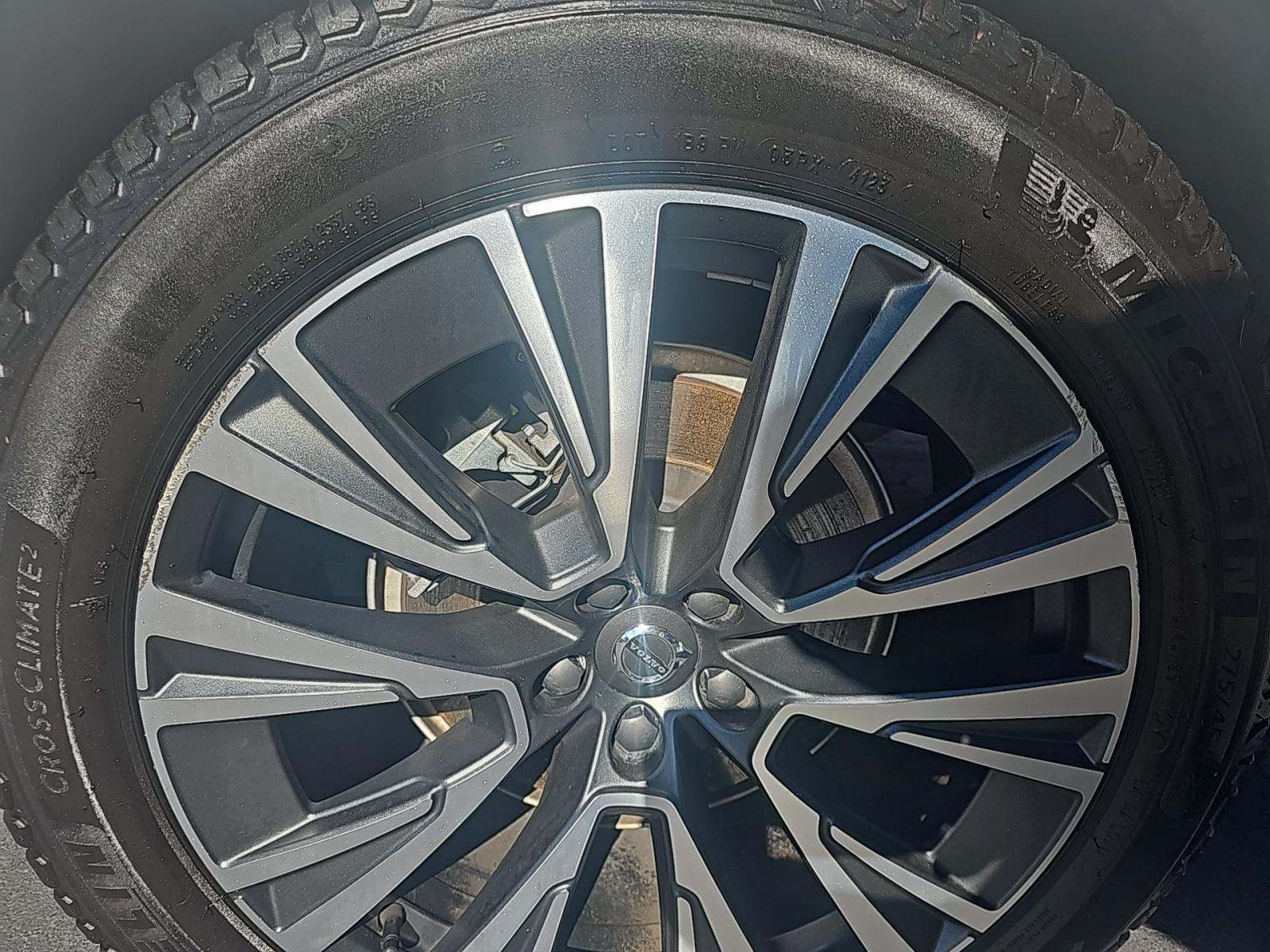 2021 Volvo XC90 T6 Momentum AWD