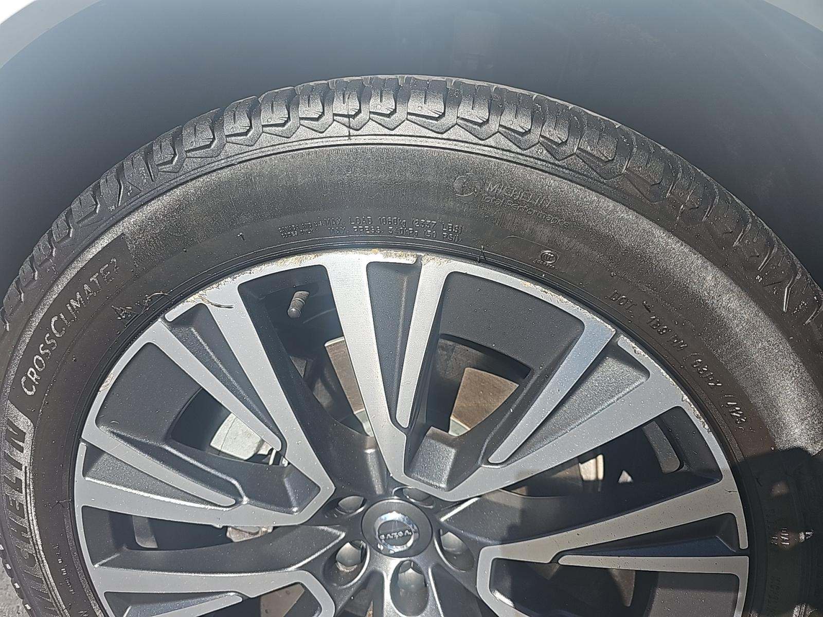 2021 Volvo XC90 T6 Momentum AWD