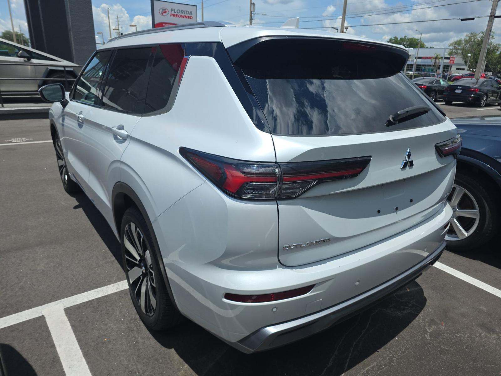 2025 Mitsubishi Outlander SEL FWD
