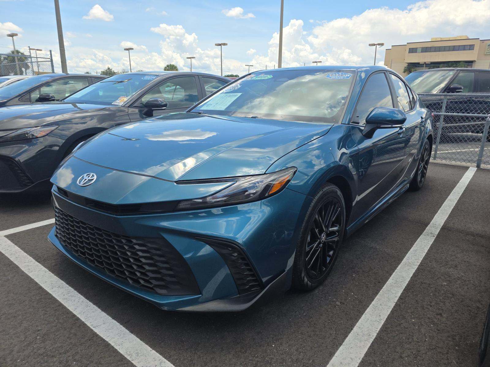 2025 Toyota Camry SE FWD