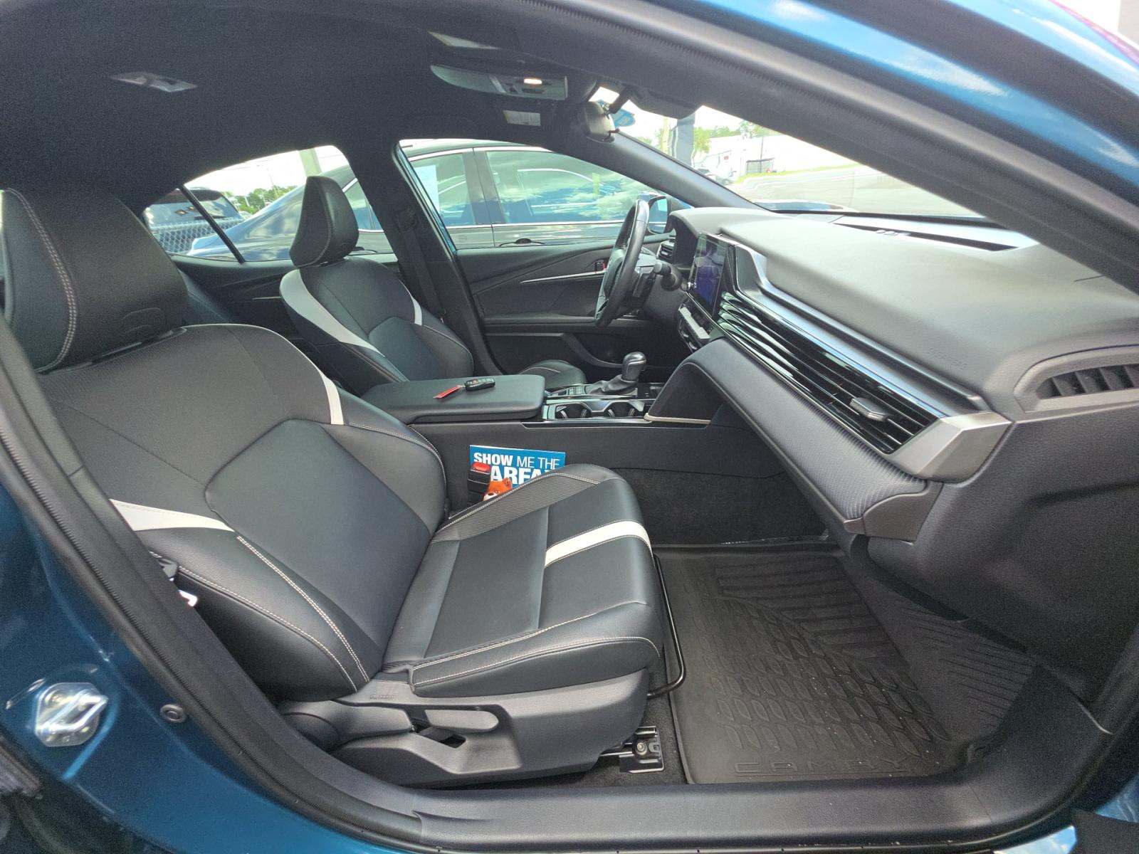 2025 Toyota Camry SE FWD