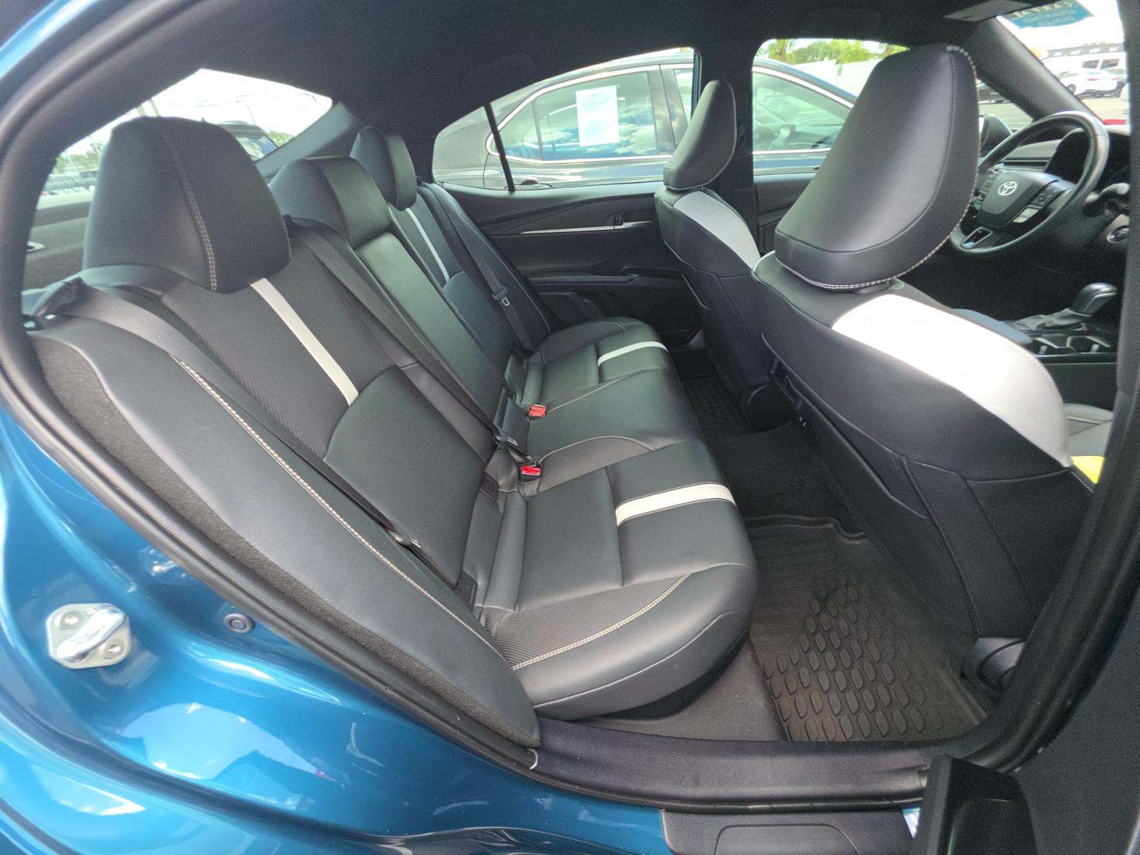 2025 Toyota Camry SE FWD