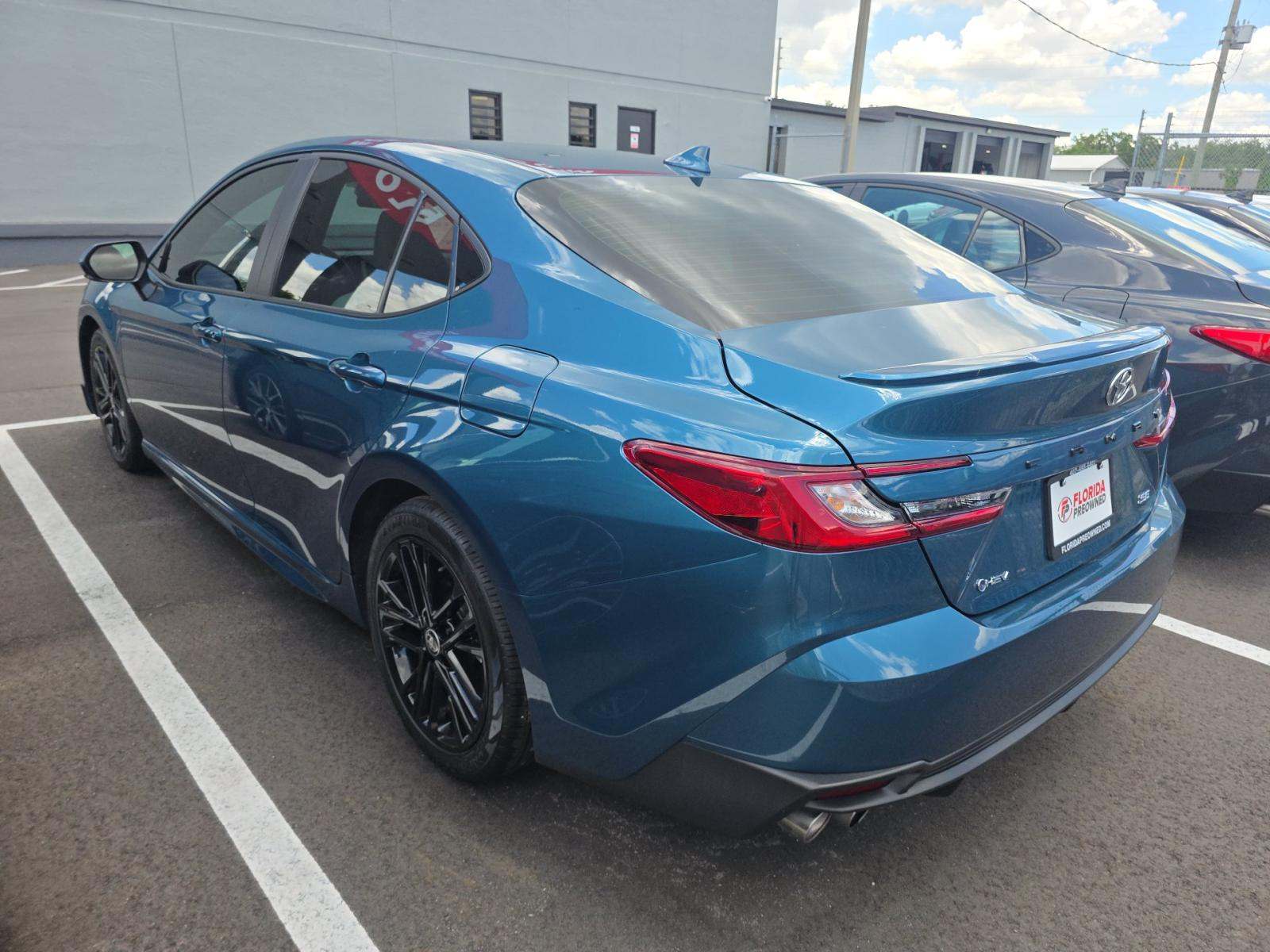 2025 Toyota Camry SE FWD