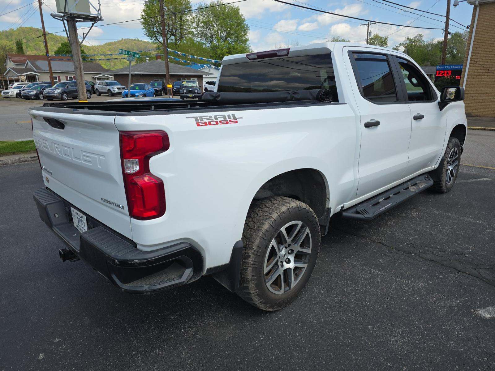 CHEVROLET SILVERADO - 3