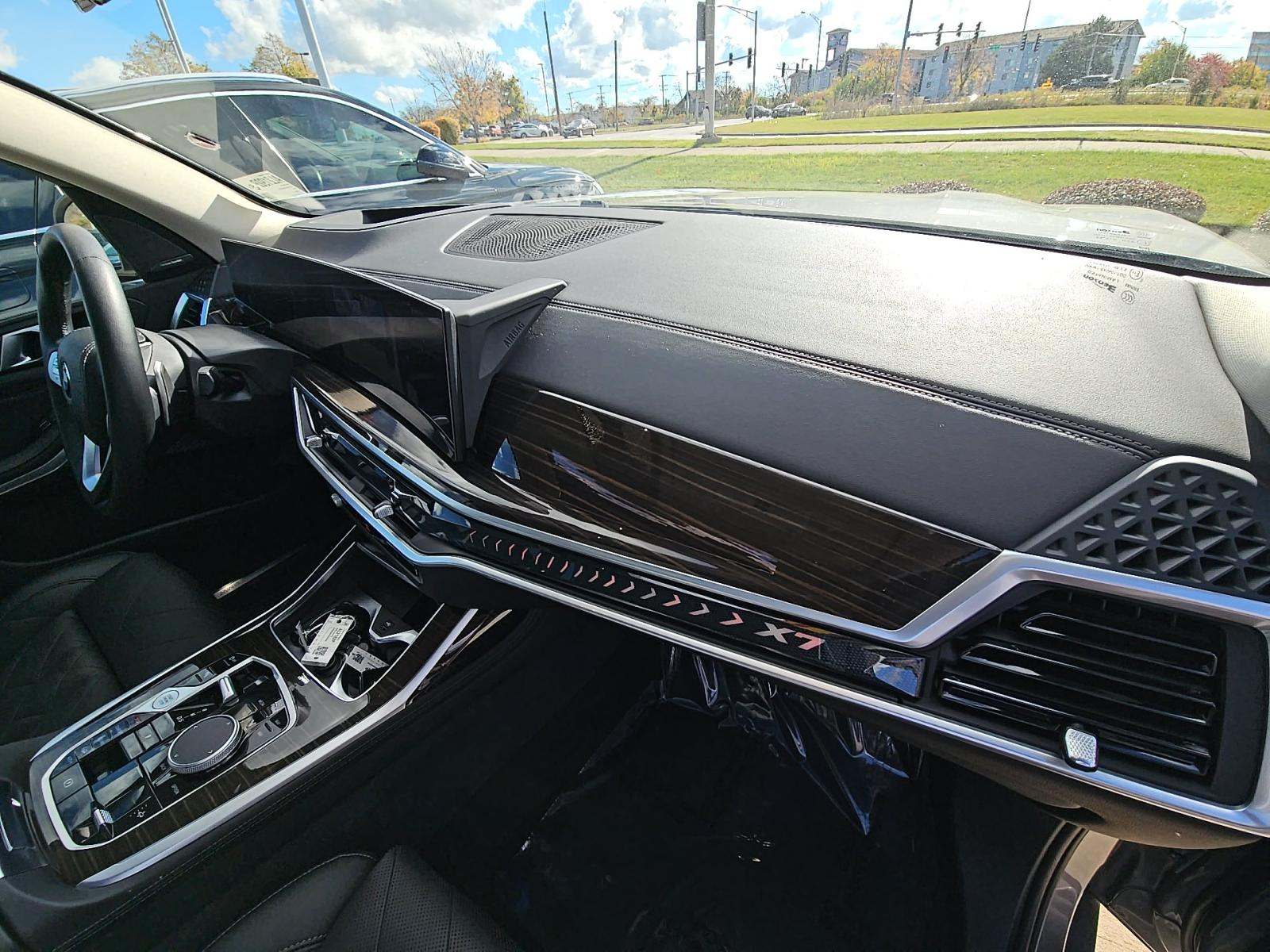 2025 BMW X7 xDrive40i AWD