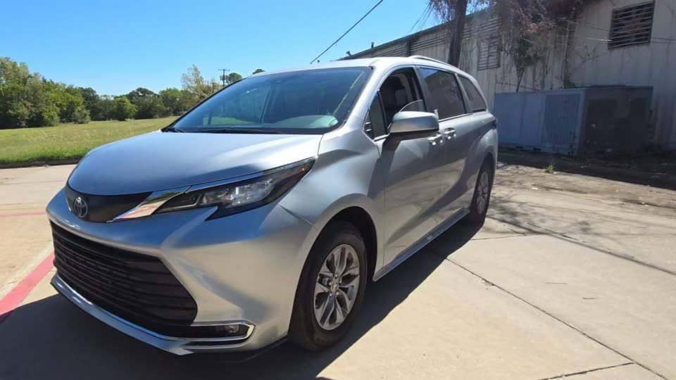 2024 Toyota Sienna XLE 8-Passenger 120.5