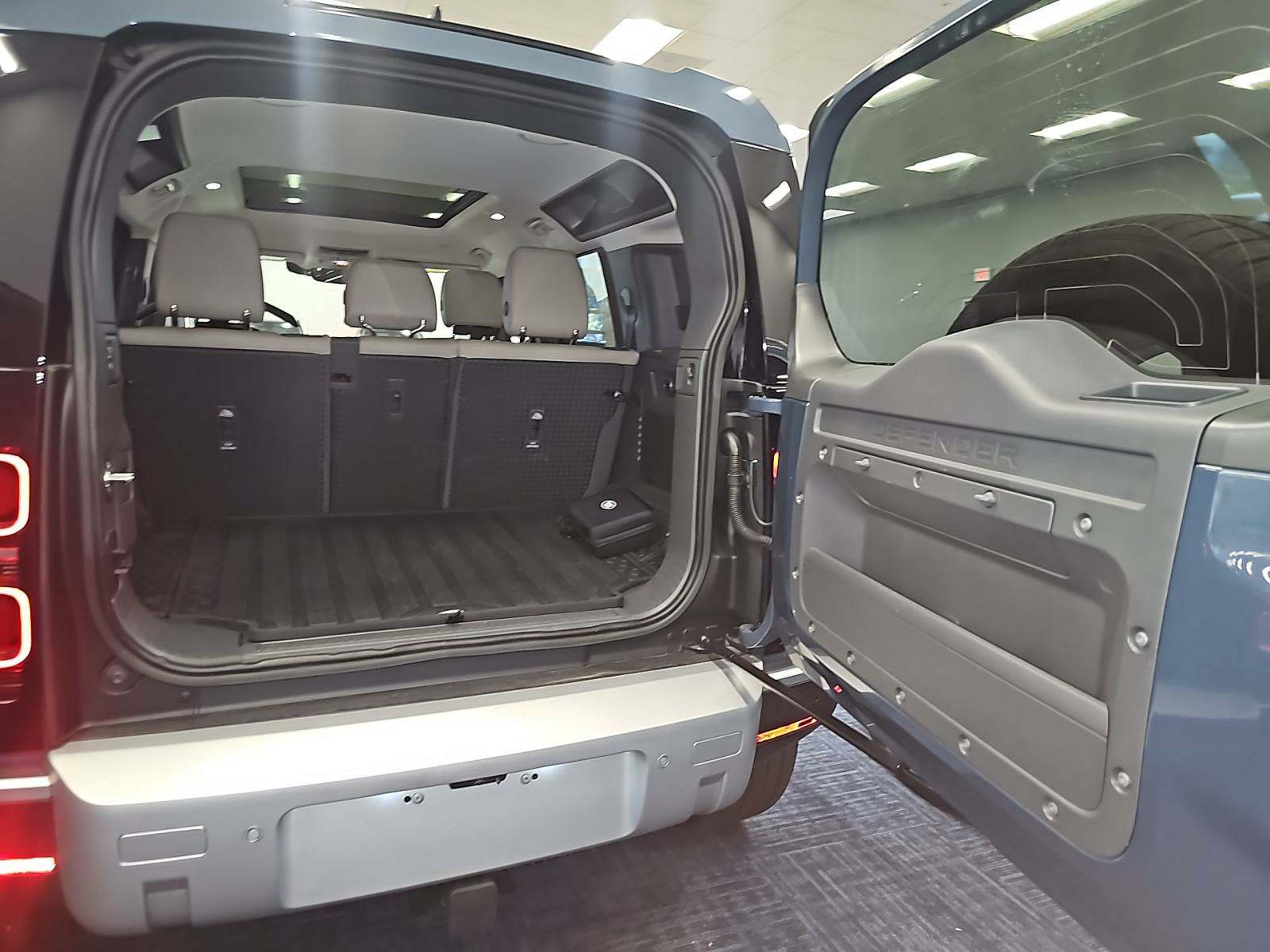 2023 Land Rover Defender 110 SE AWD