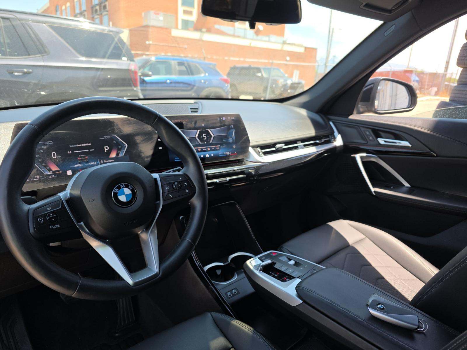 2025 BMW X1 xDrive28i AWD 28835 miles - купити Авто з сша BMW у