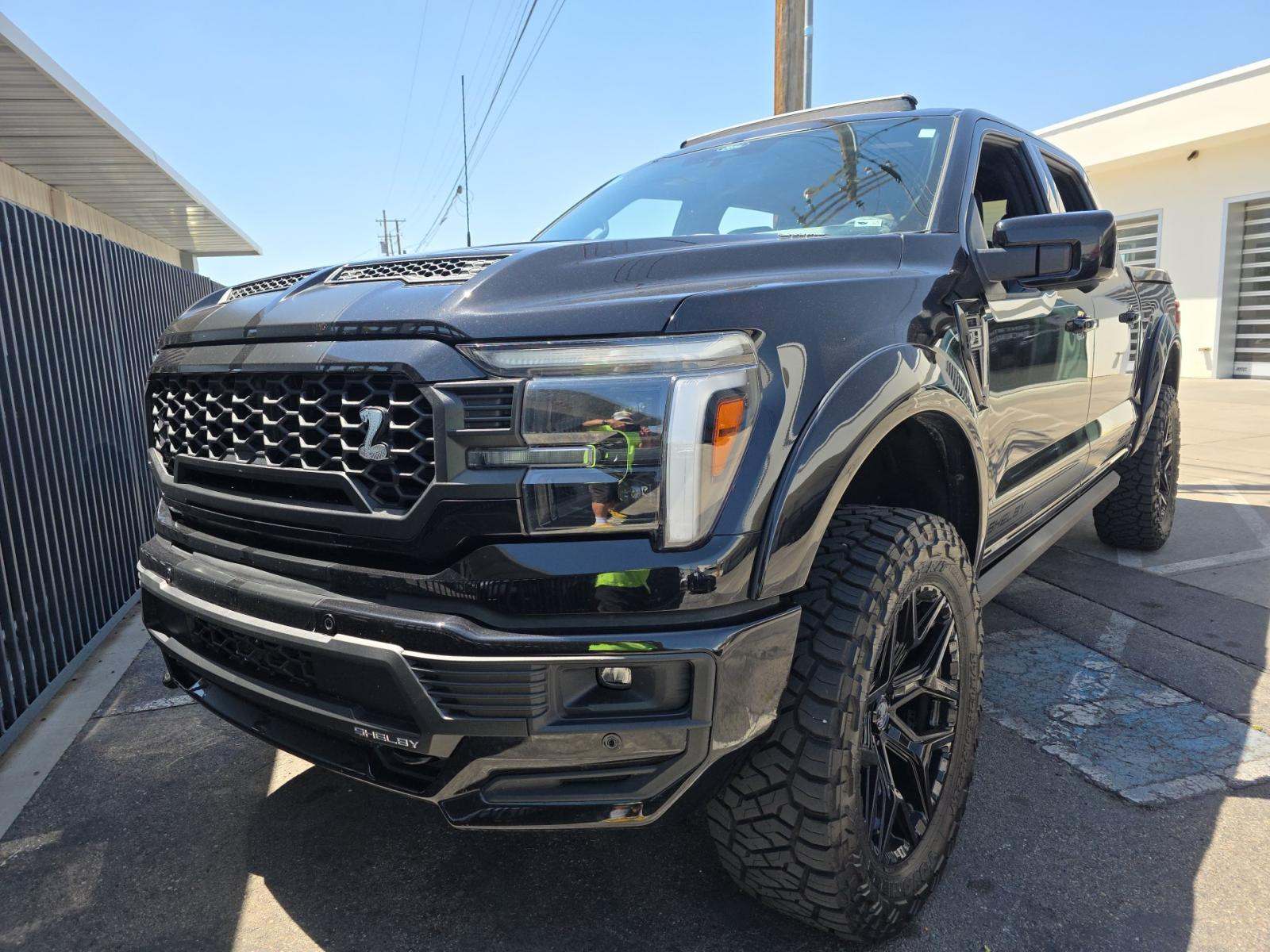 2025 Ford F-150 Lariat AWD