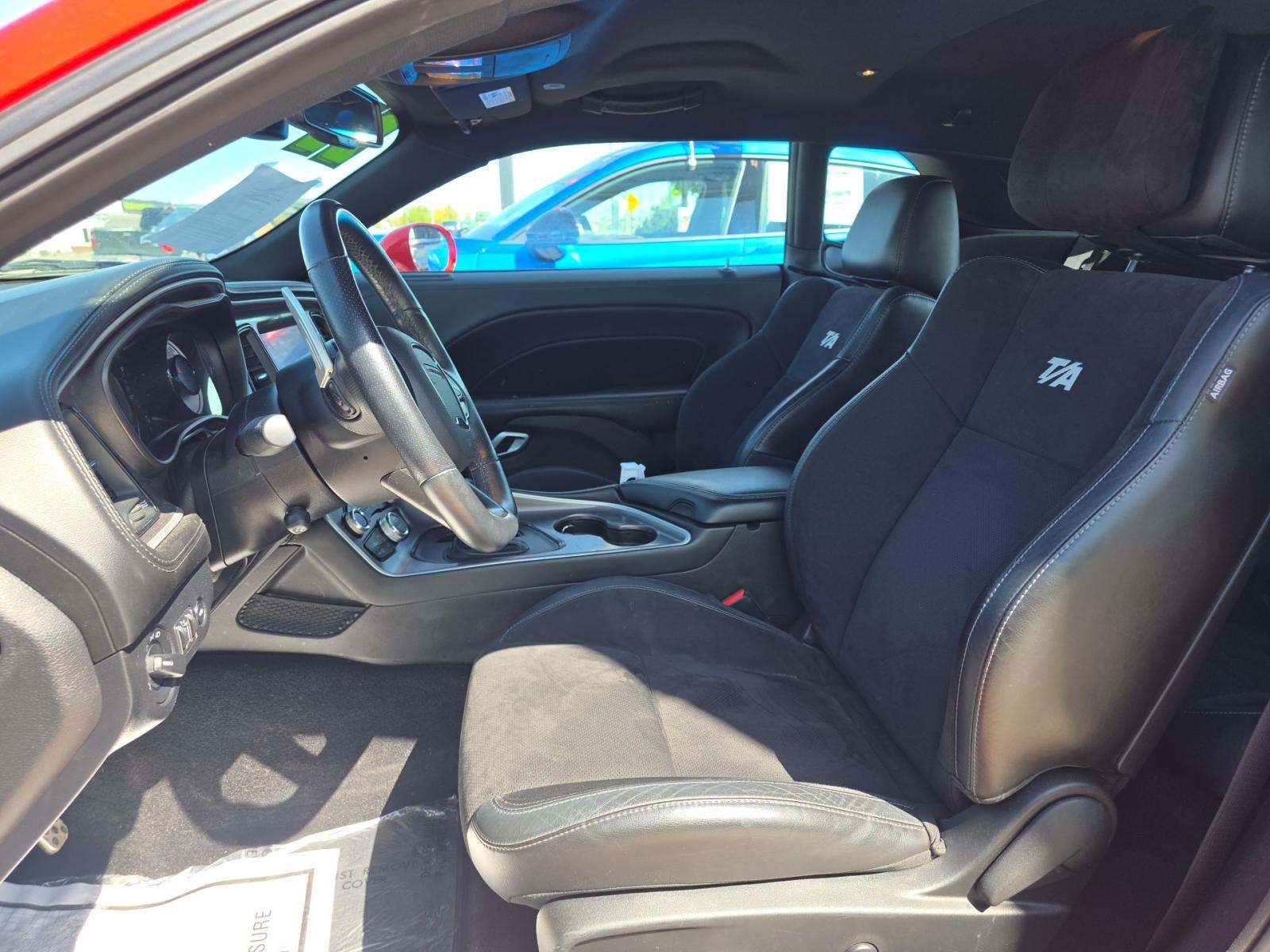 DODGE CHALLENGER - 6