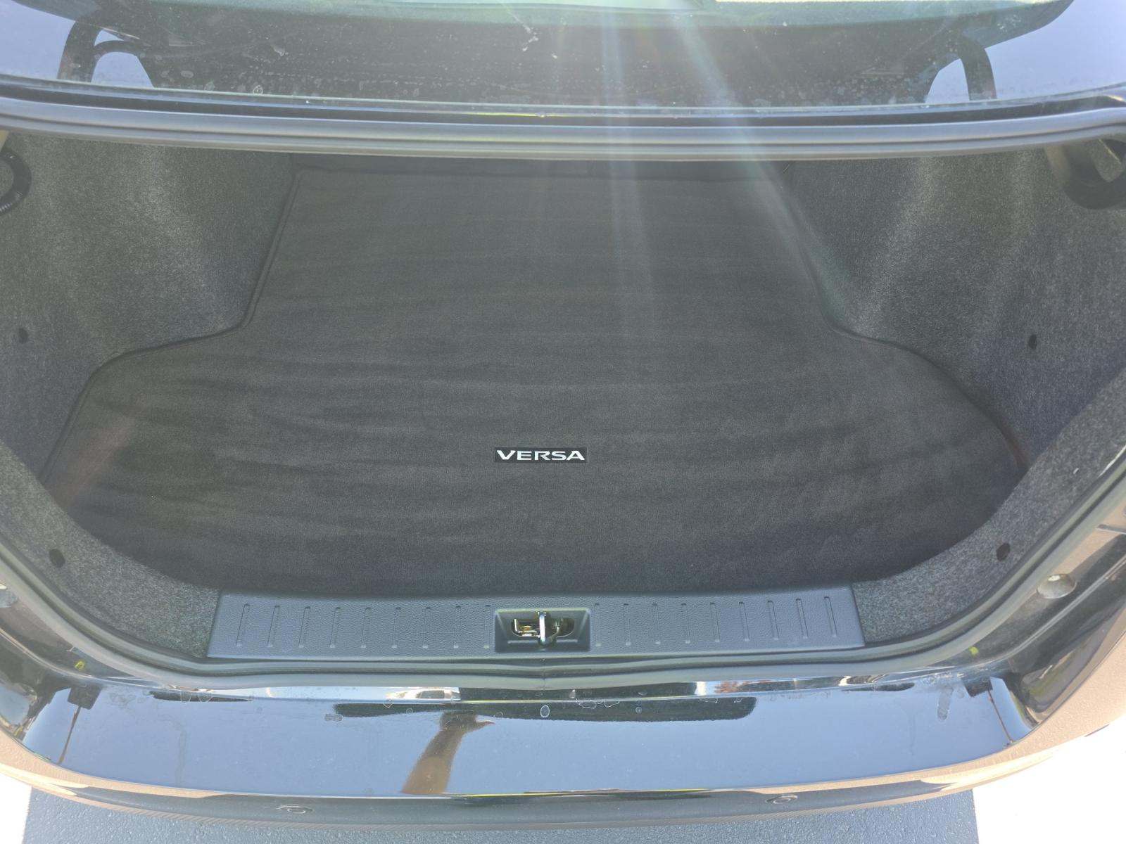 NISSAN VERSA - 10