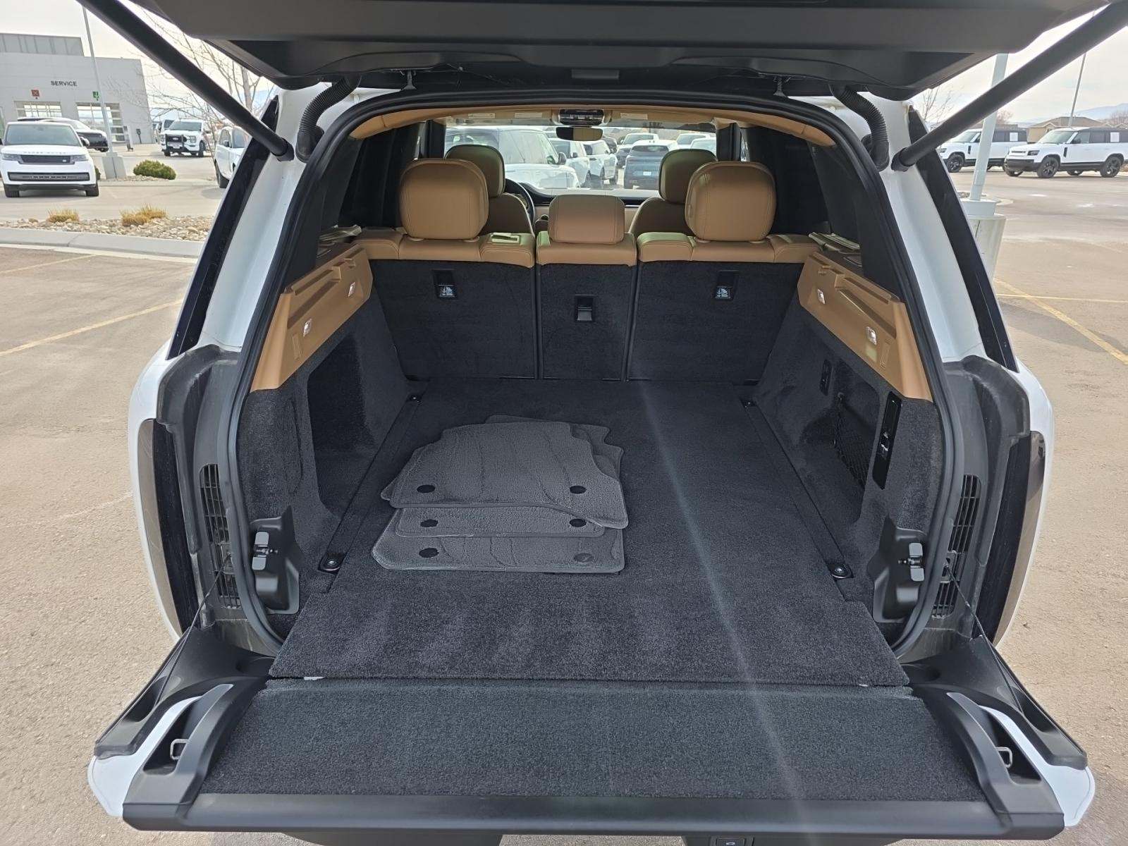 2023 Land Rover Range Rover SE AWD