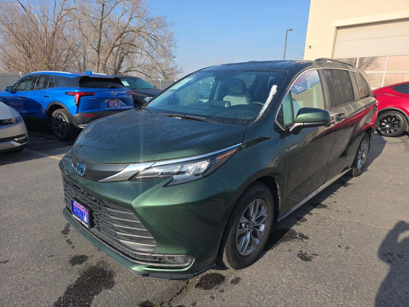 2024 Toyota Sienna LE FWD