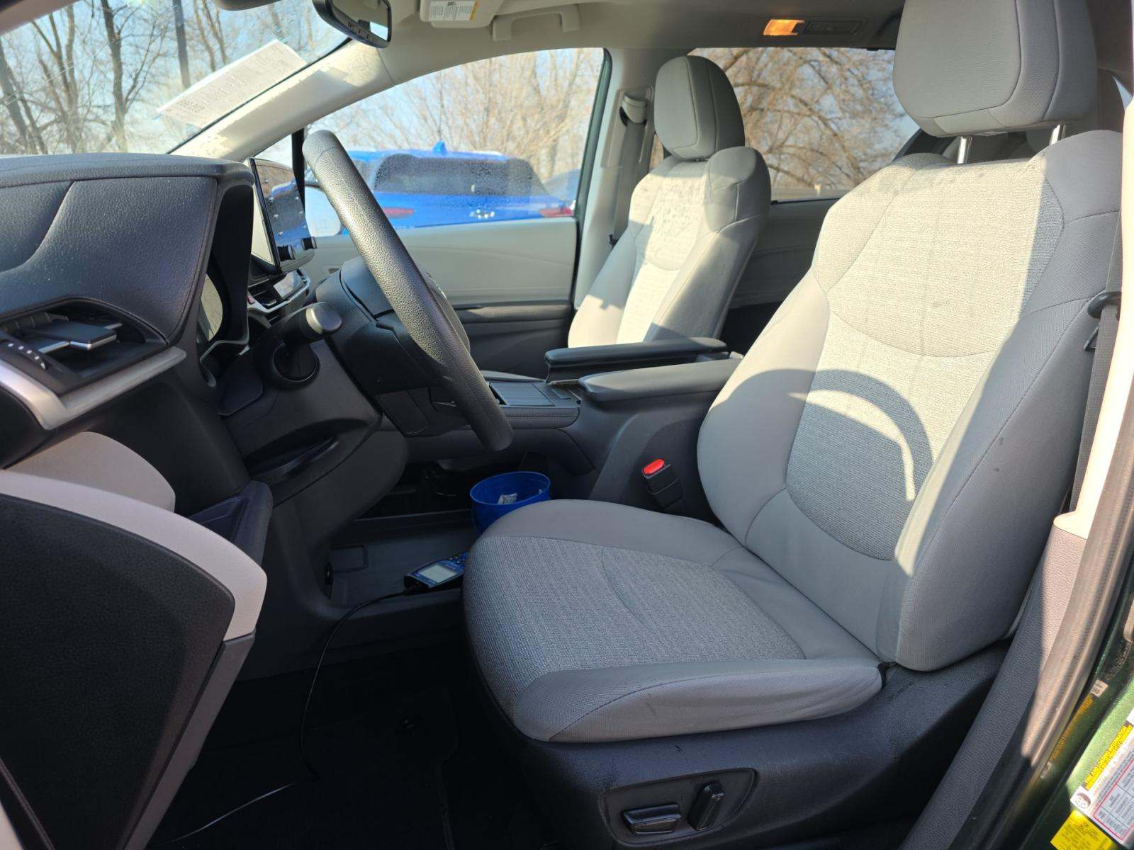 2024 Toyota Sienna LE FWD