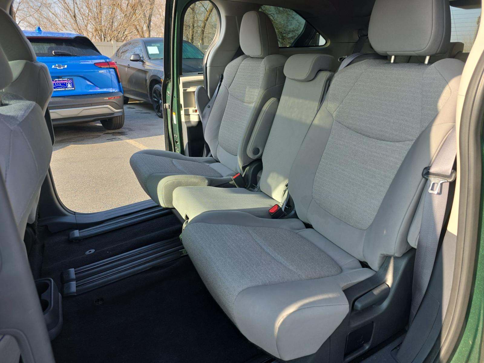 2024 Toyota Sienna LE FWD