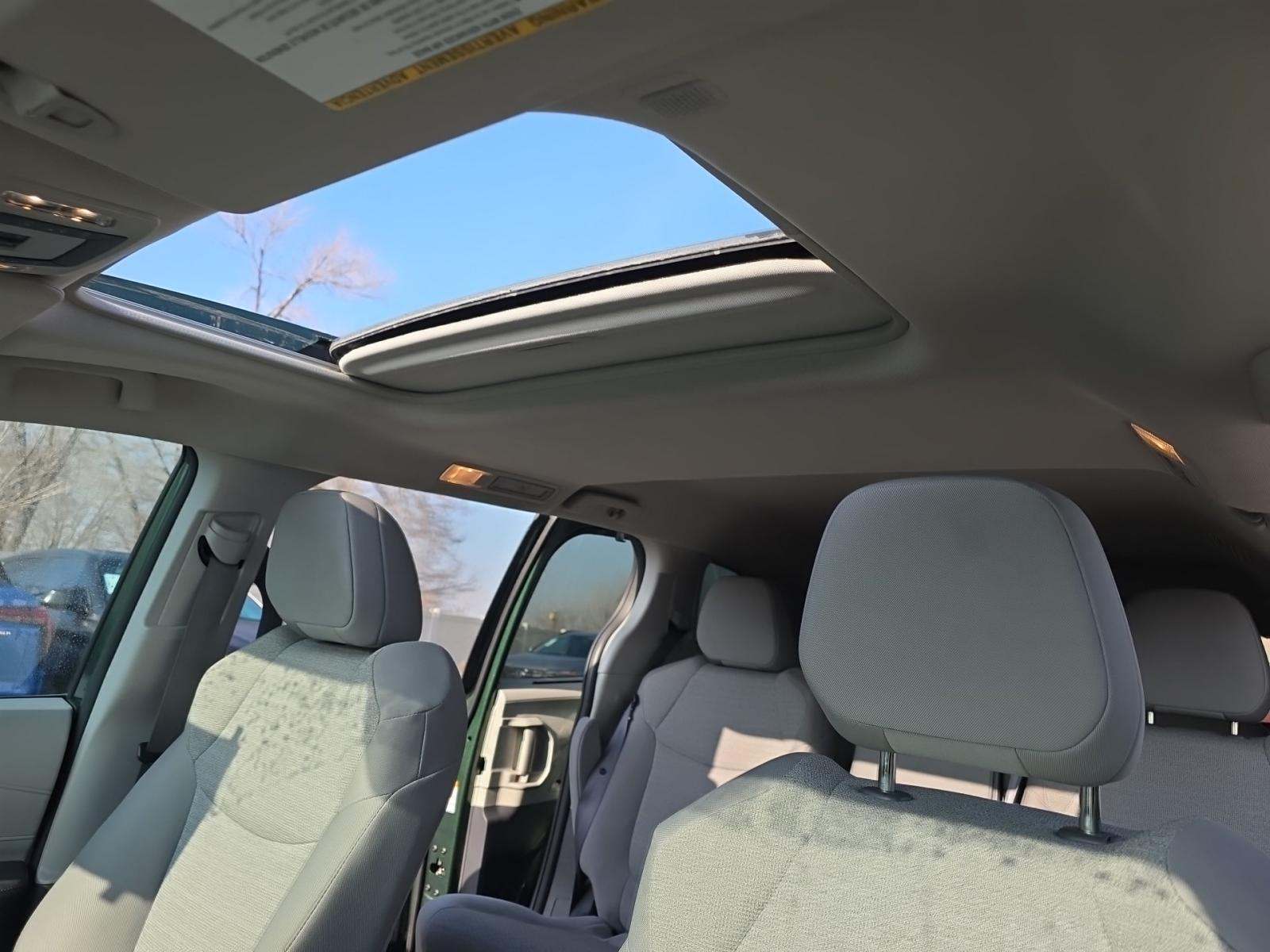 2024 Toyota Sienna LE FWD