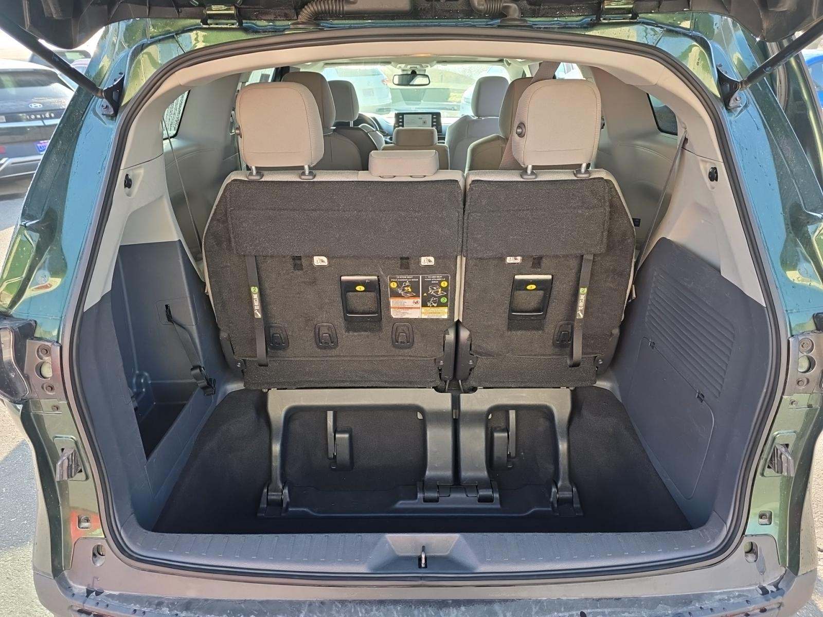 2024 Toyota Sienna LE FWD