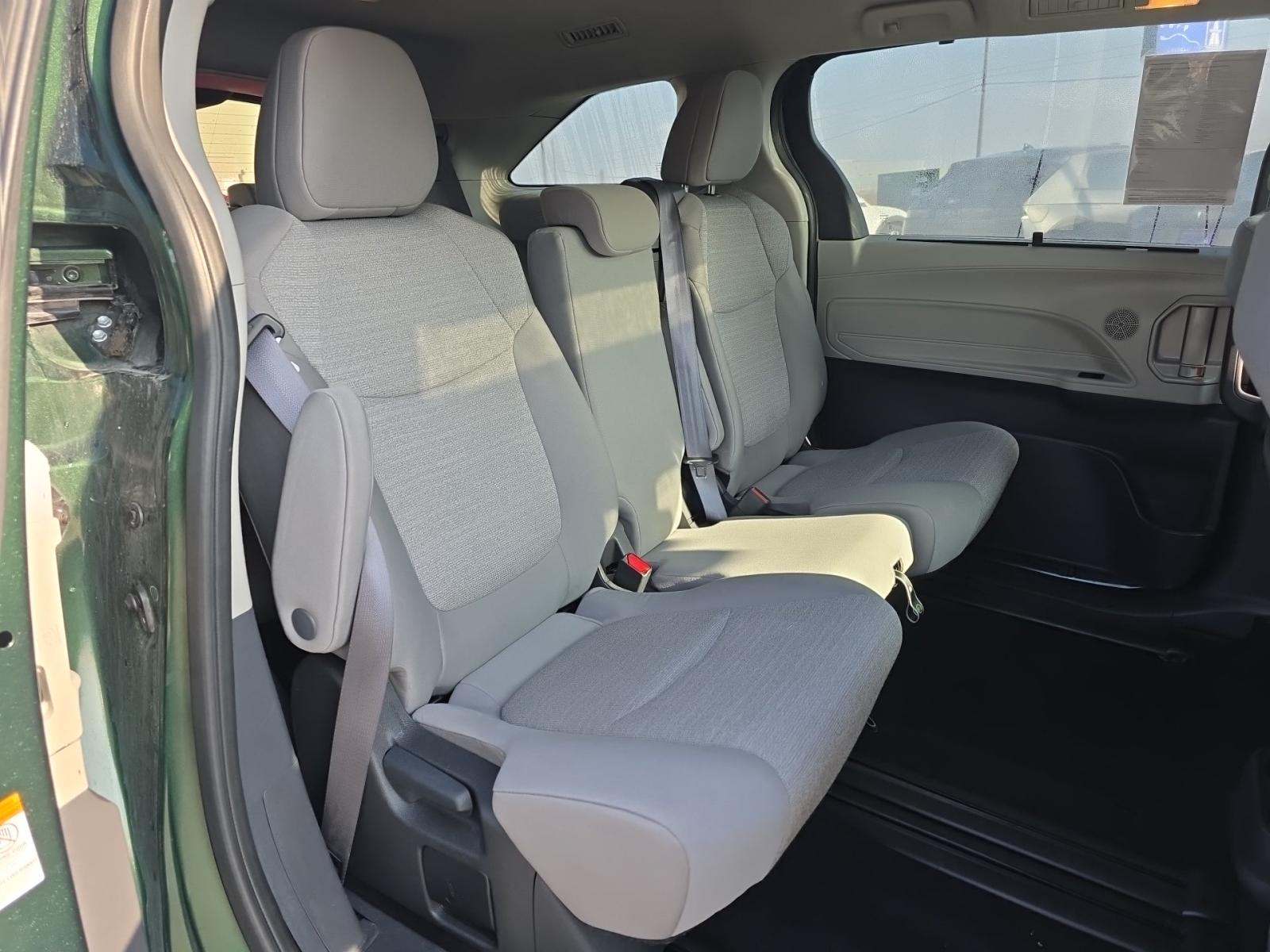 2024 Toyota Sienna LE FWD