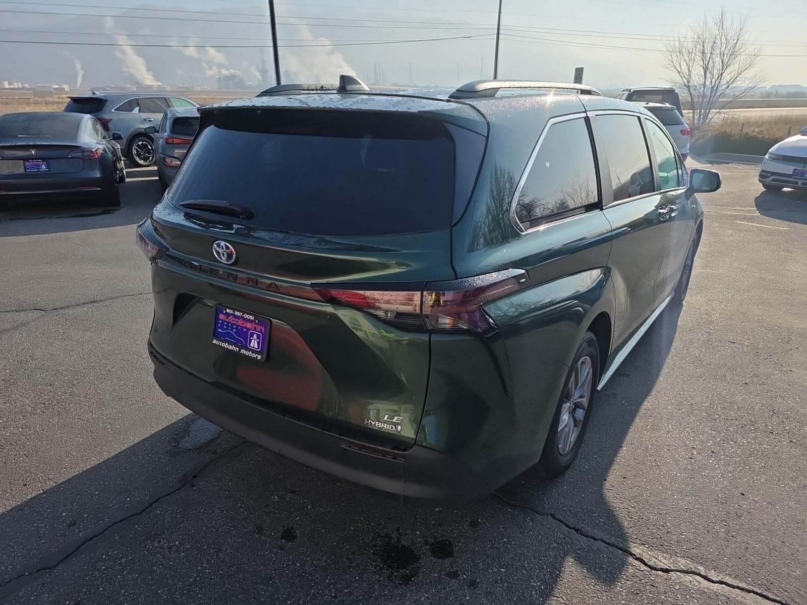 2024 Toyota Sienna LE FWD
