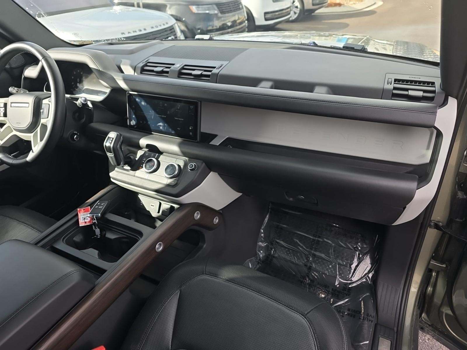 2023 Land Rover Defender 110 X-Dynamic SE AWD