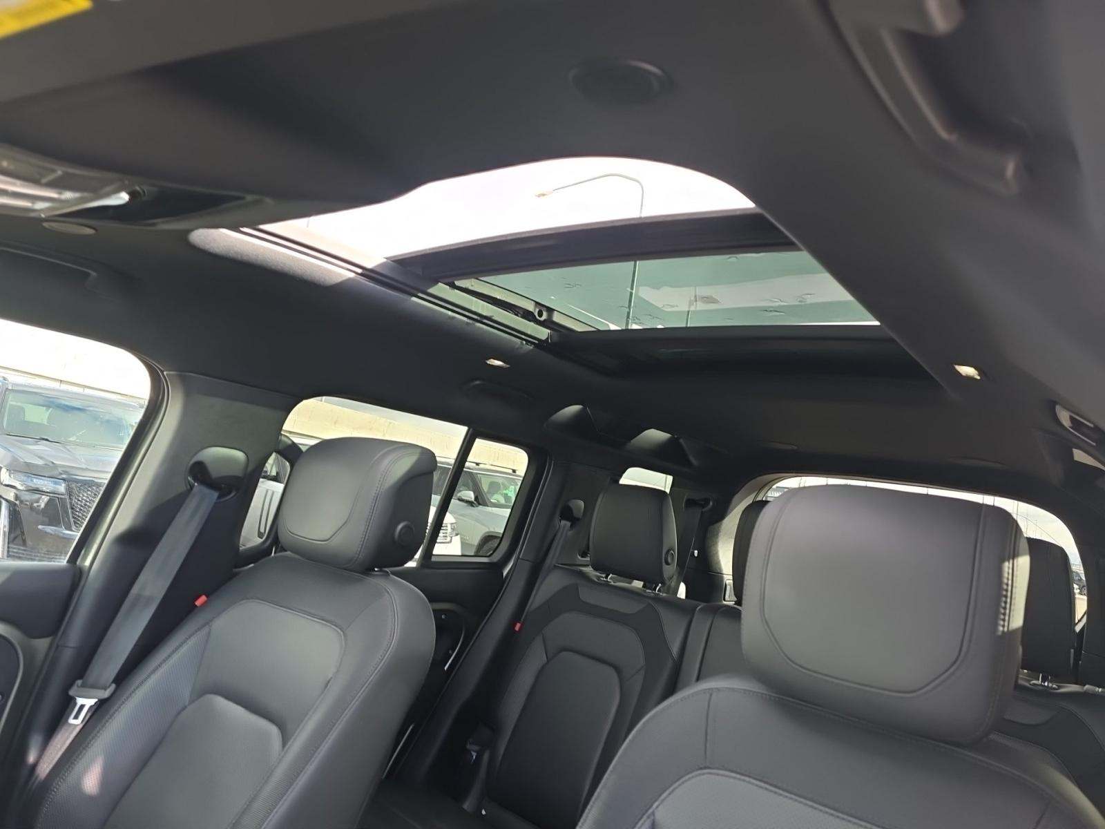 2023 Land Rover Defender 110 X-Dynamic SE AWD