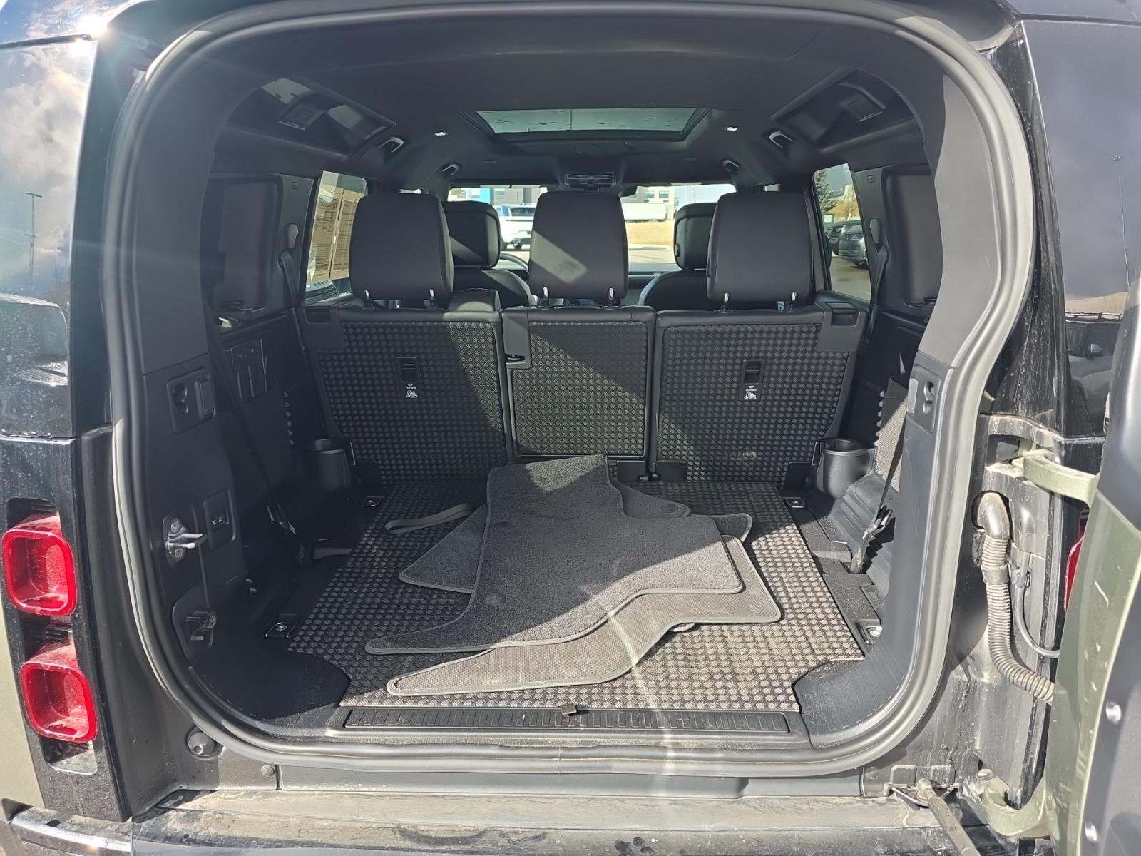 2023 Land Rover Defender 110 X-Dynamic SE AWD