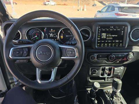 JEEP 4XE SAHARA - 10