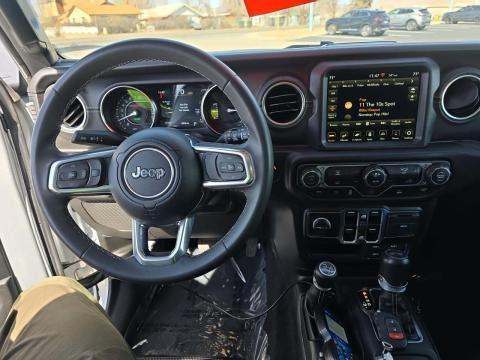 JEEP 4XE SAHARA - 10