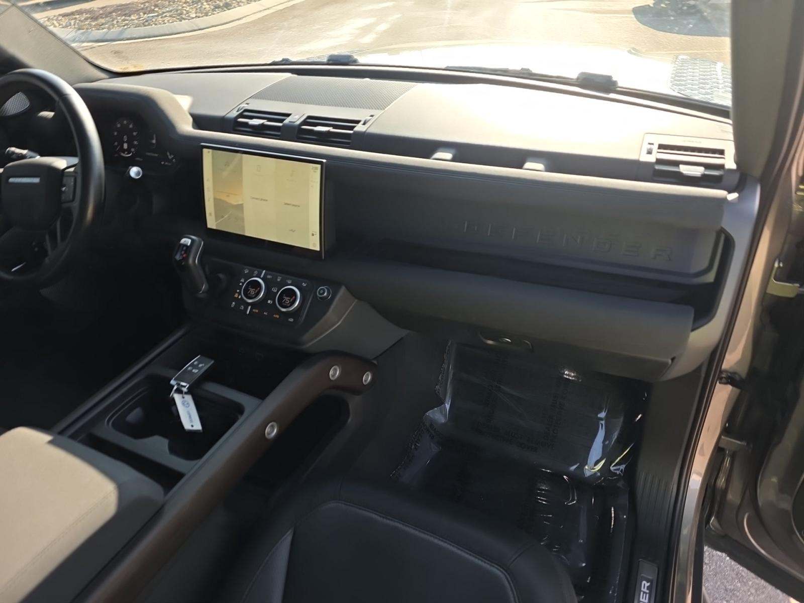 2023 Land Rover Defender 130 X-Dynamic SE AWD