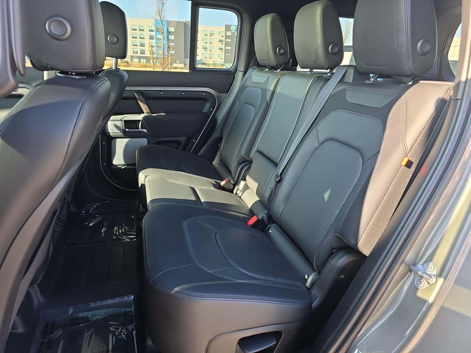 2023 Land Rover Defender 130 X-Dynamic SE AWD