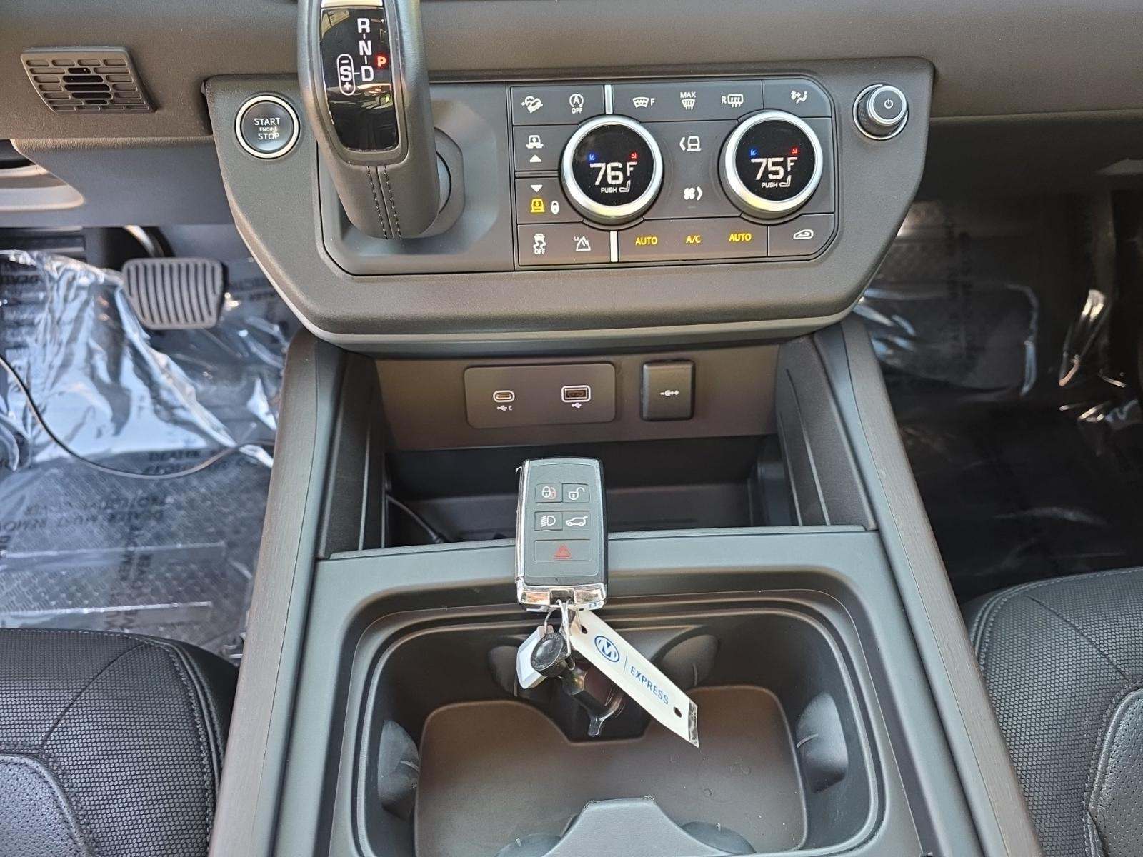 2023 Land Rover Defender 130 X-Dynamic SE AWD