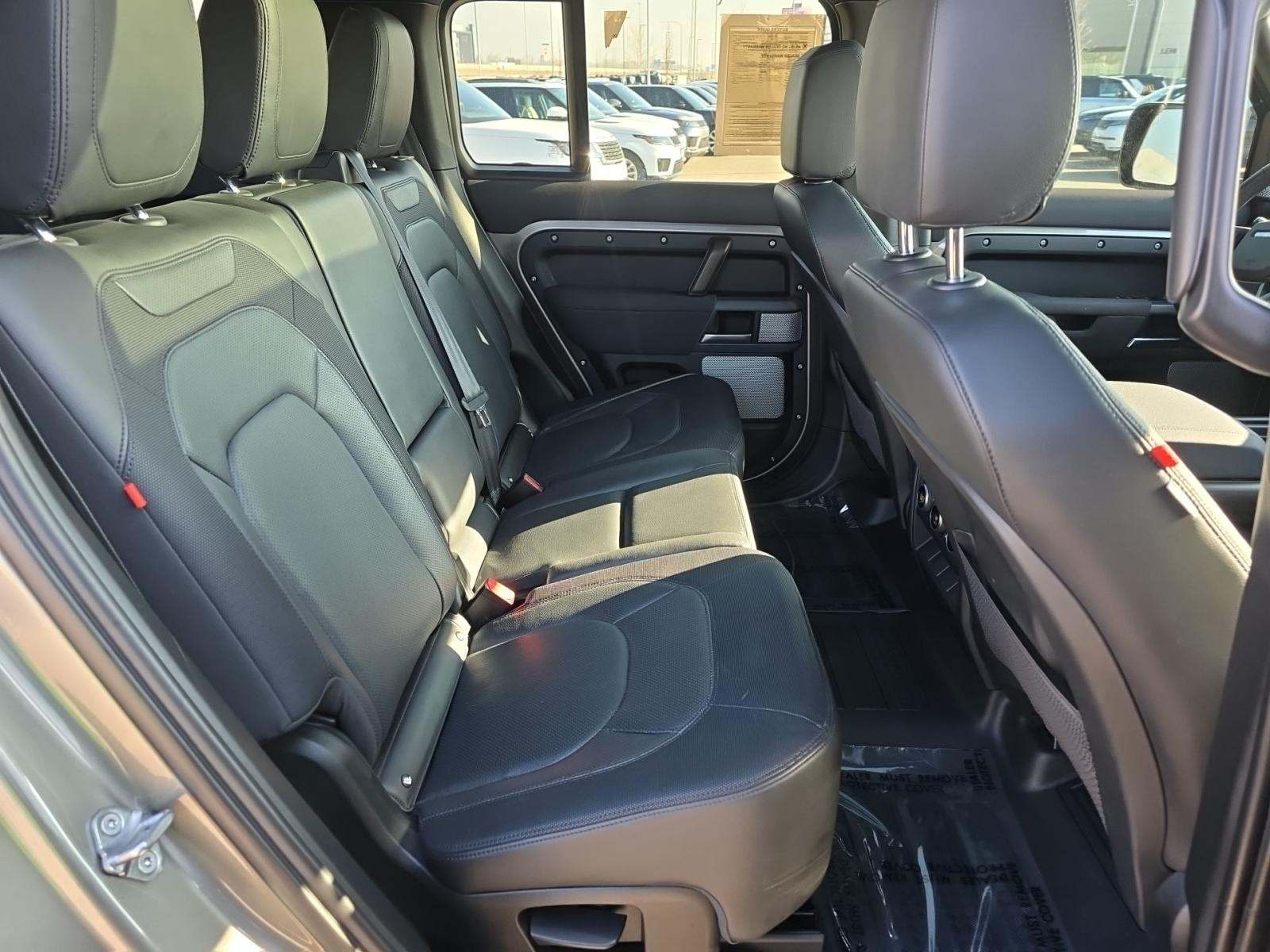 2023 Land Rover Defender 130 X-Dynamic SE AWD