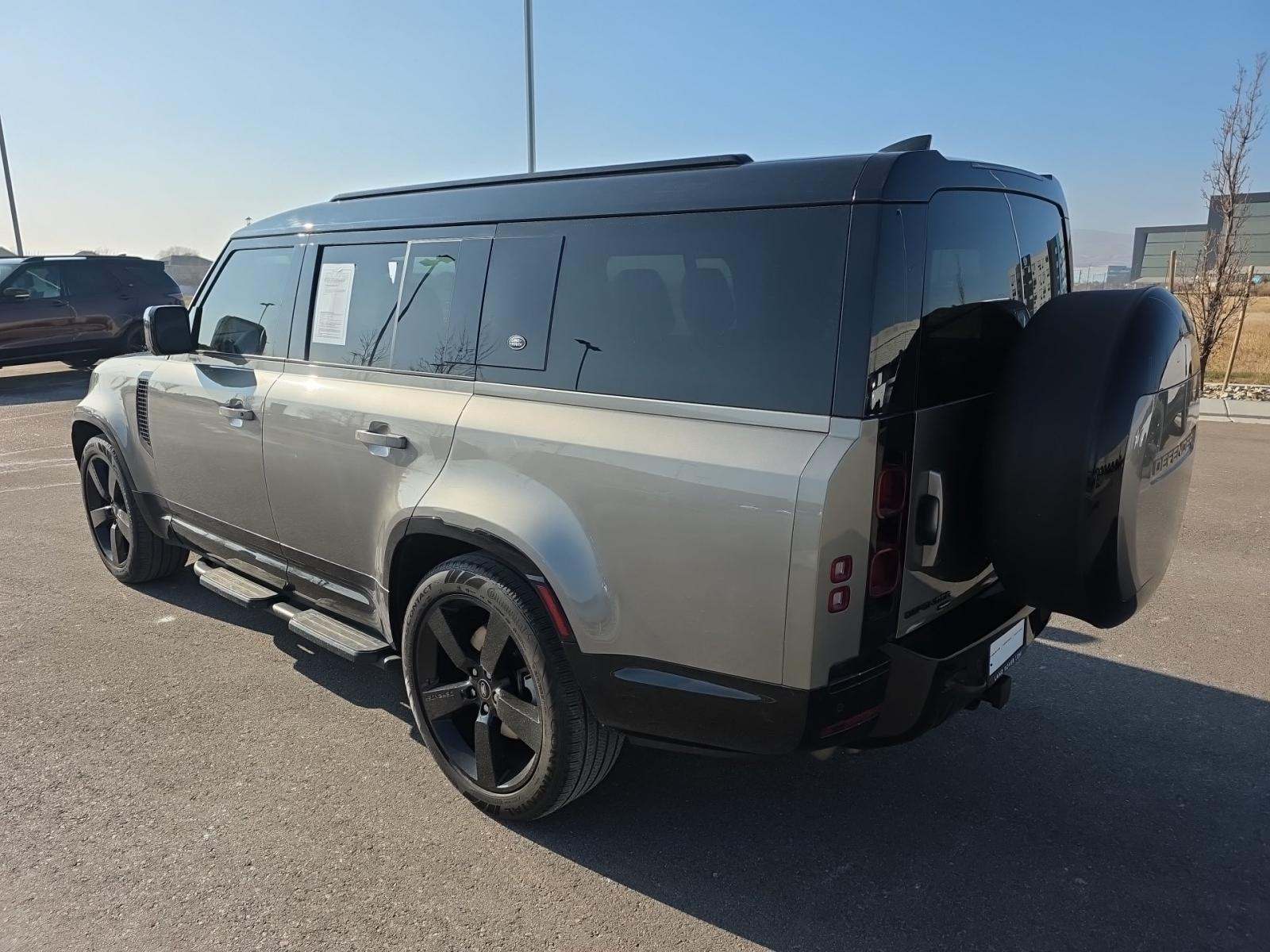 2023 Land Rover Defender 130 X-Dynamic SE AWD