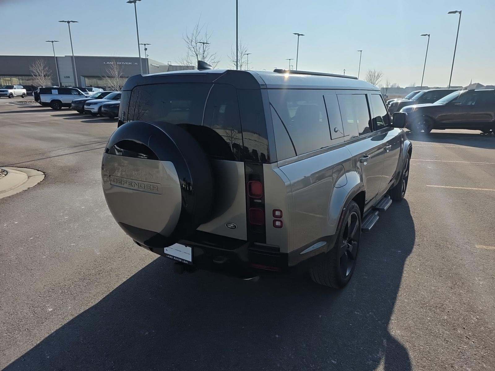 2023 Land Rover Defender 130 X-Dynamic SE AWD