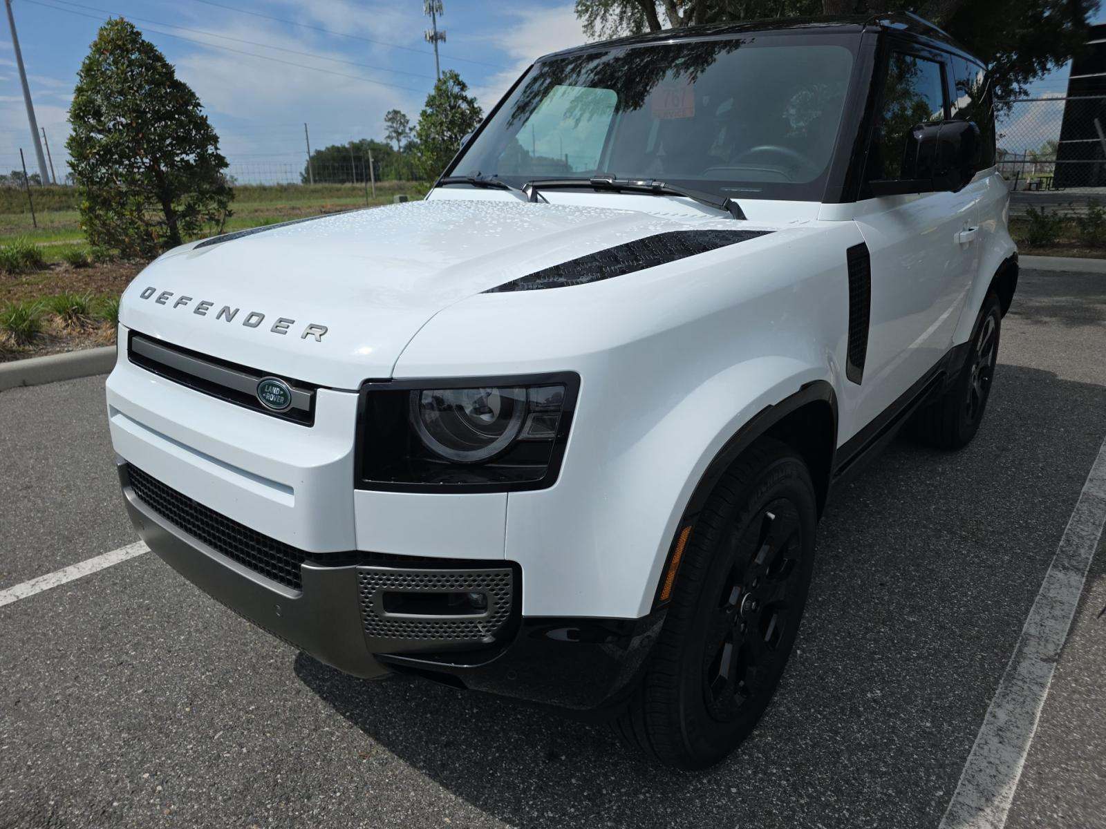 2024 Land Rover Defender 90 X-Dynamic SE AWD