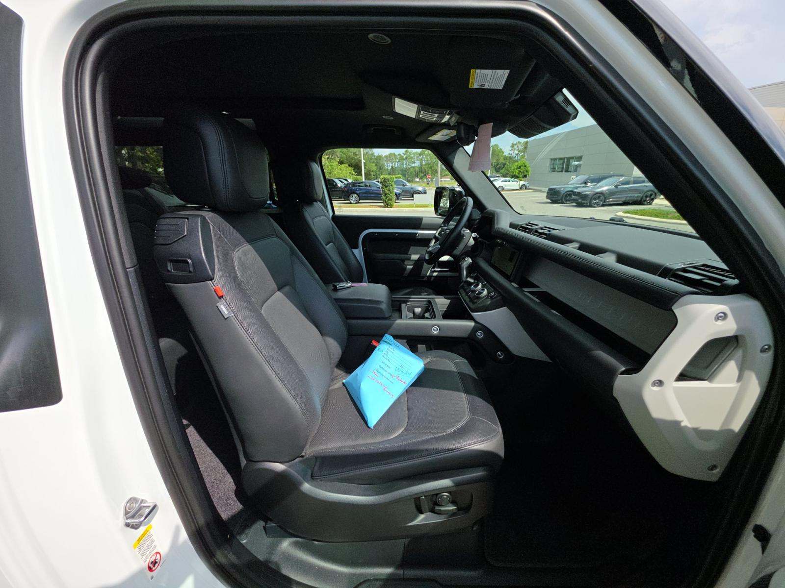 2024 Land Rover Defender 90 X-Dynamic SE AWD