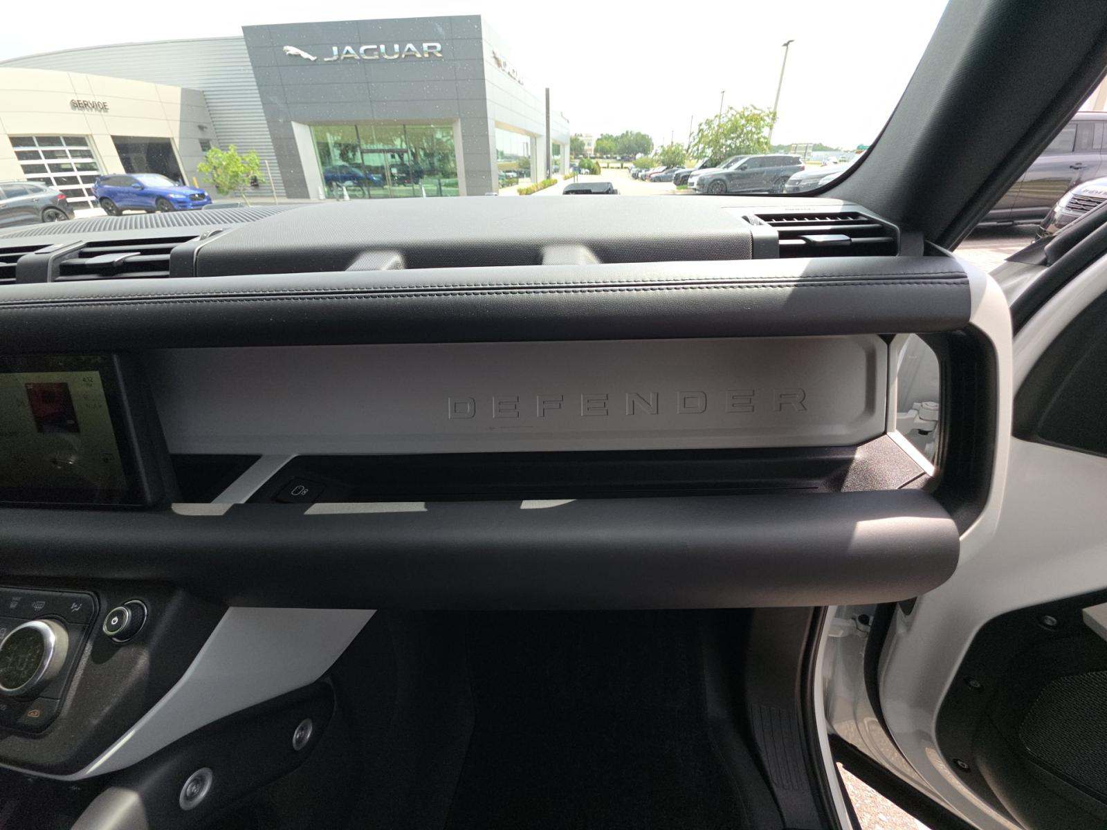 2024 Land Rover Defender 90 X-Dynamic SE AWD