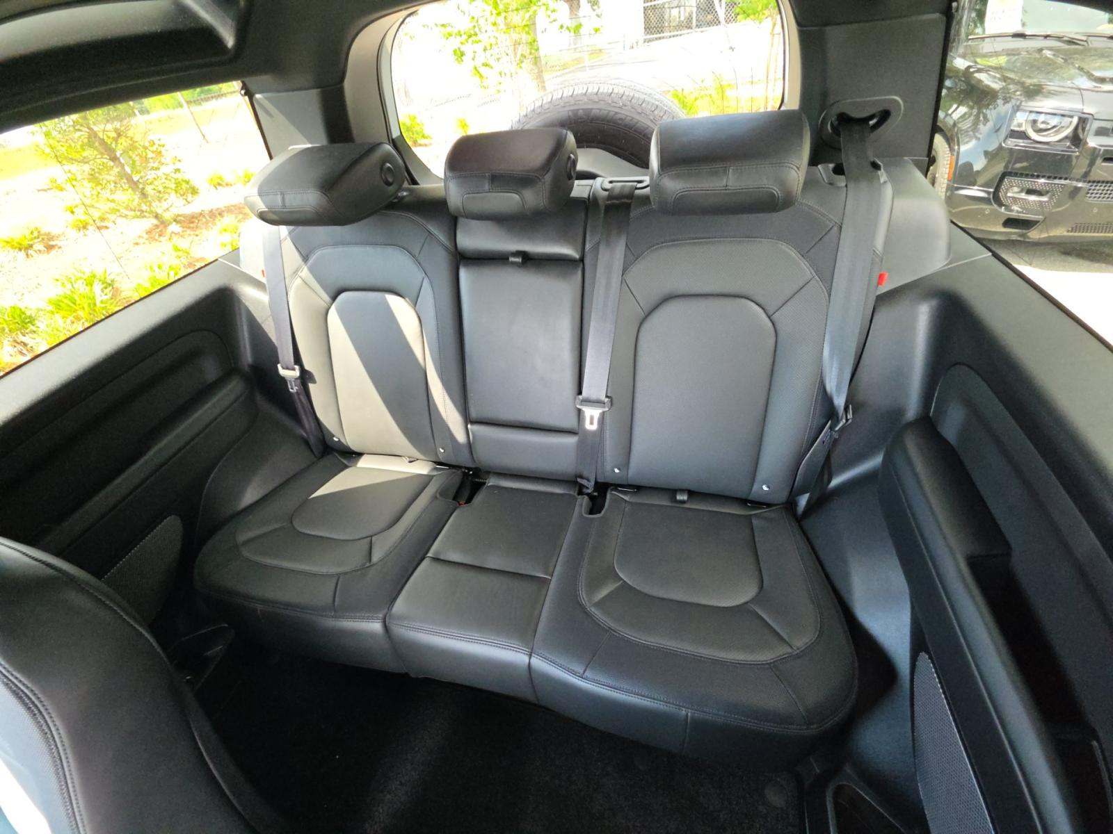 2024 Land Rover Defender 90 X-Dynamic SE AWD