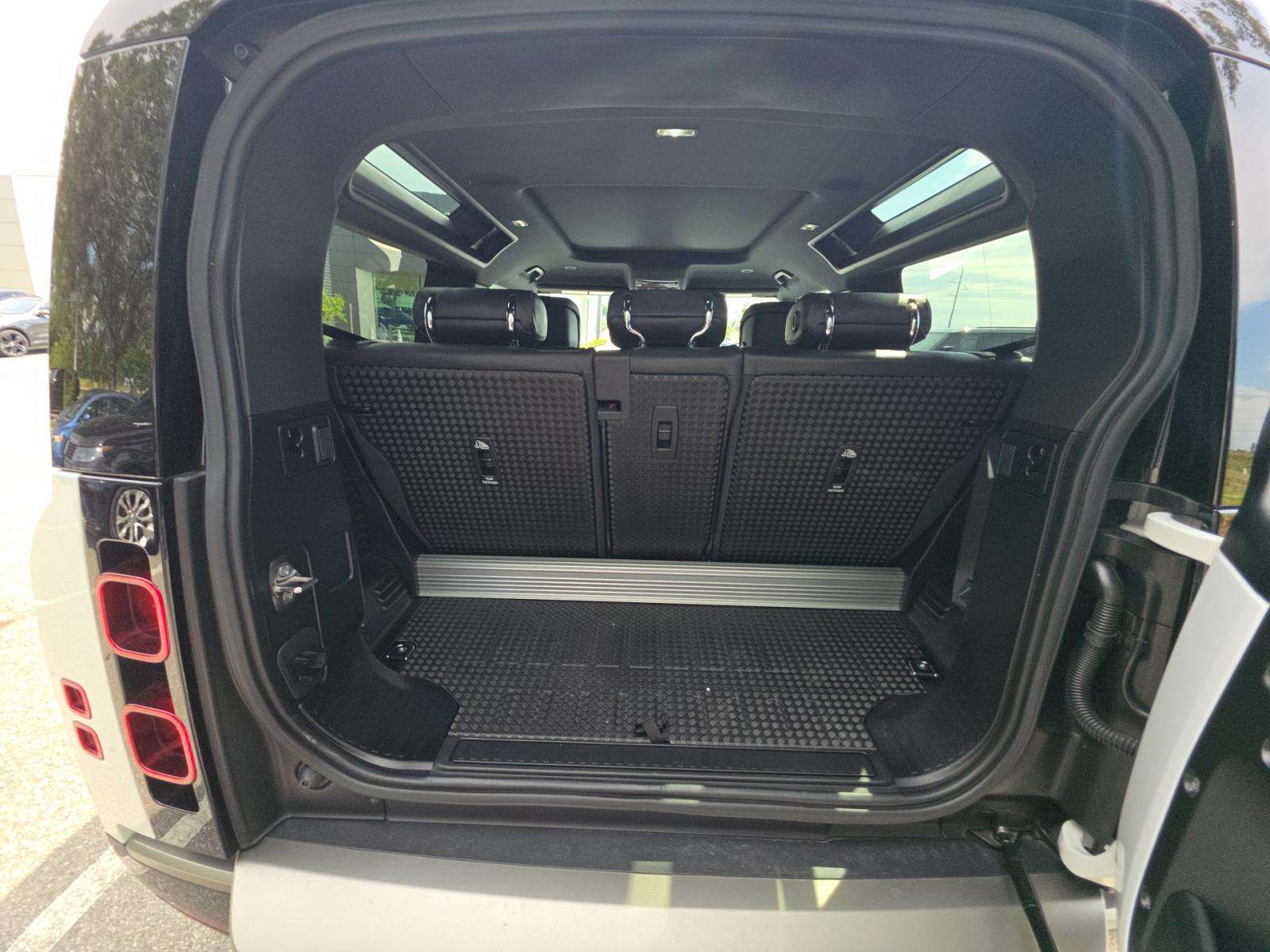 2024 Land Rover Defender 90 X-Dynamic SE AWD