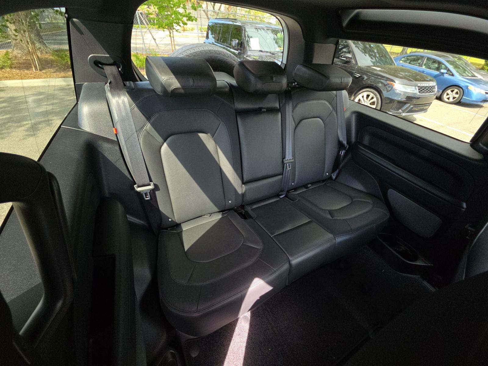 2024 Land Rover Defender 90 X-Dynamic SE AWD