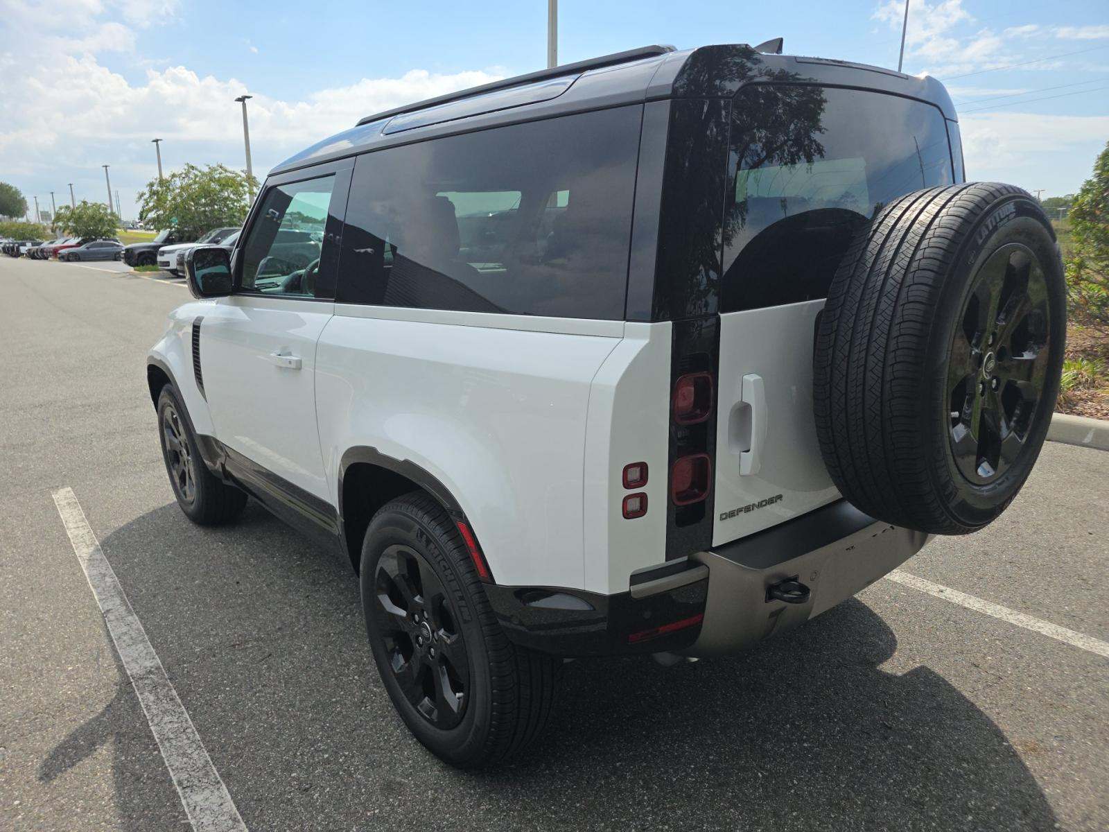 2024 Land Rover Defender 90 X-Dynamic SE AWD