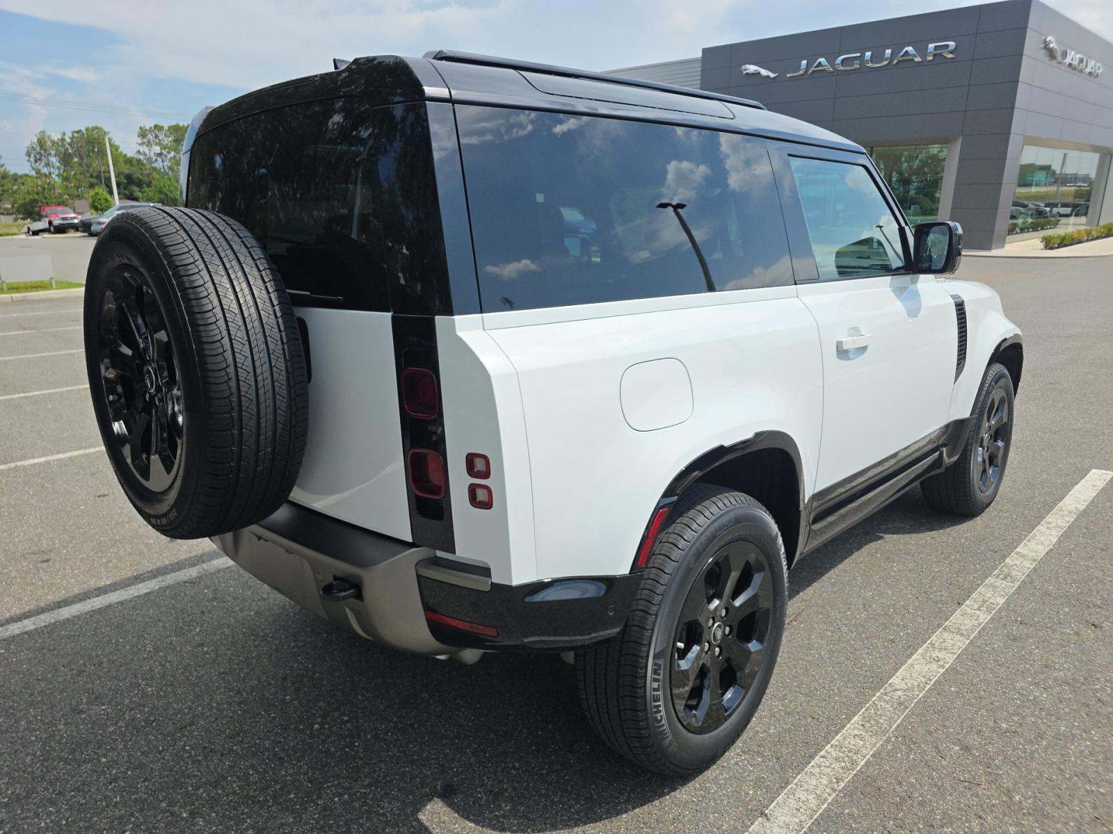 2024 Land Rover Defender 90 X-Dynamic SE AWD