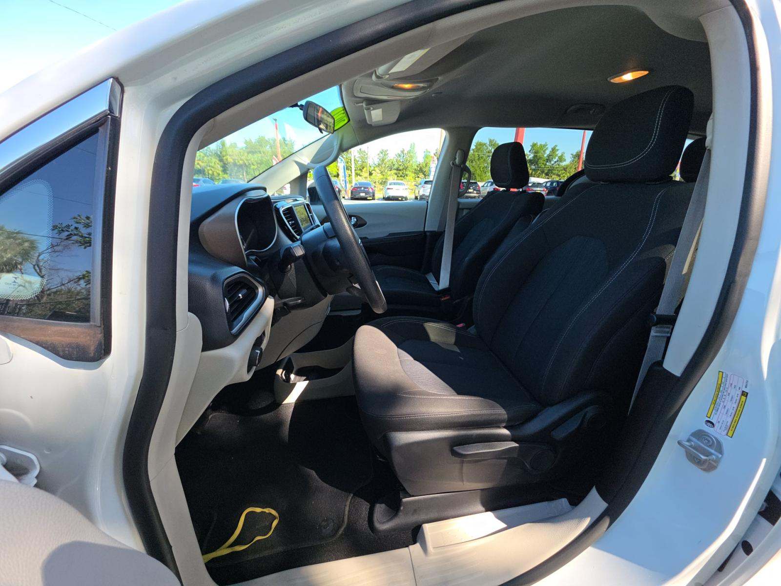 CHRYSLER VOYAGER - 6