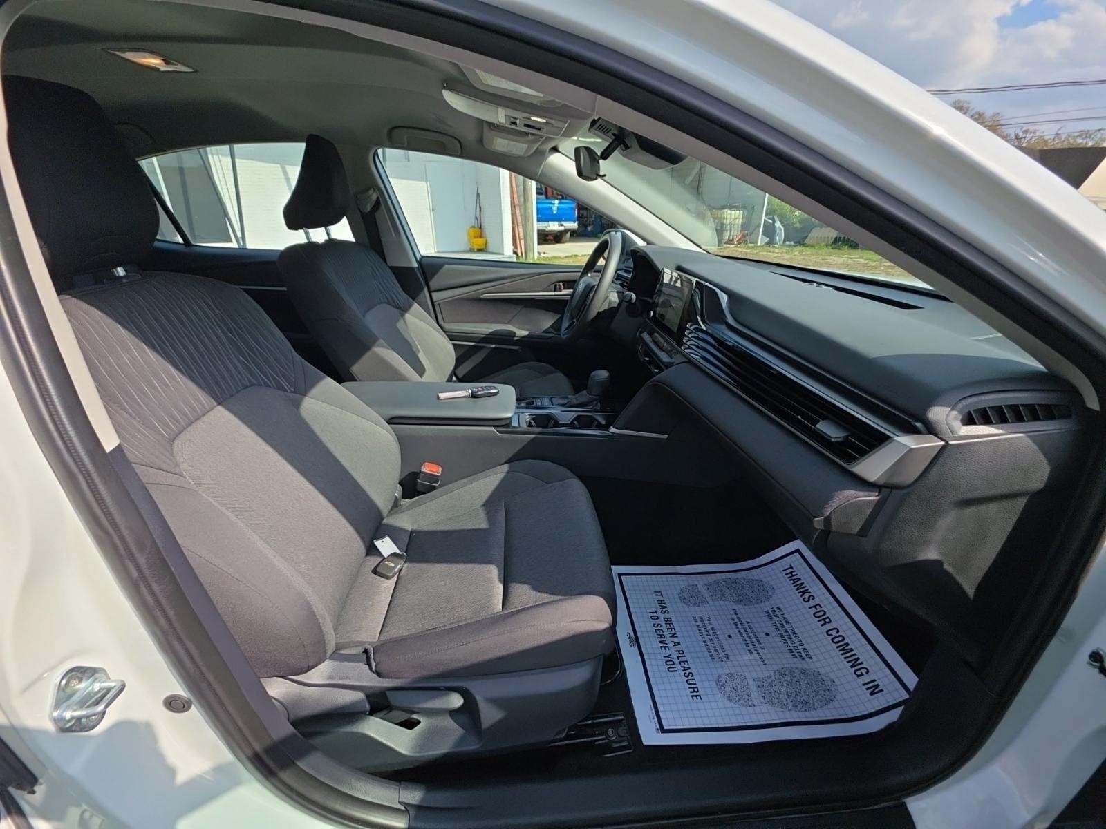 2025 Toyota Camry LE FWD