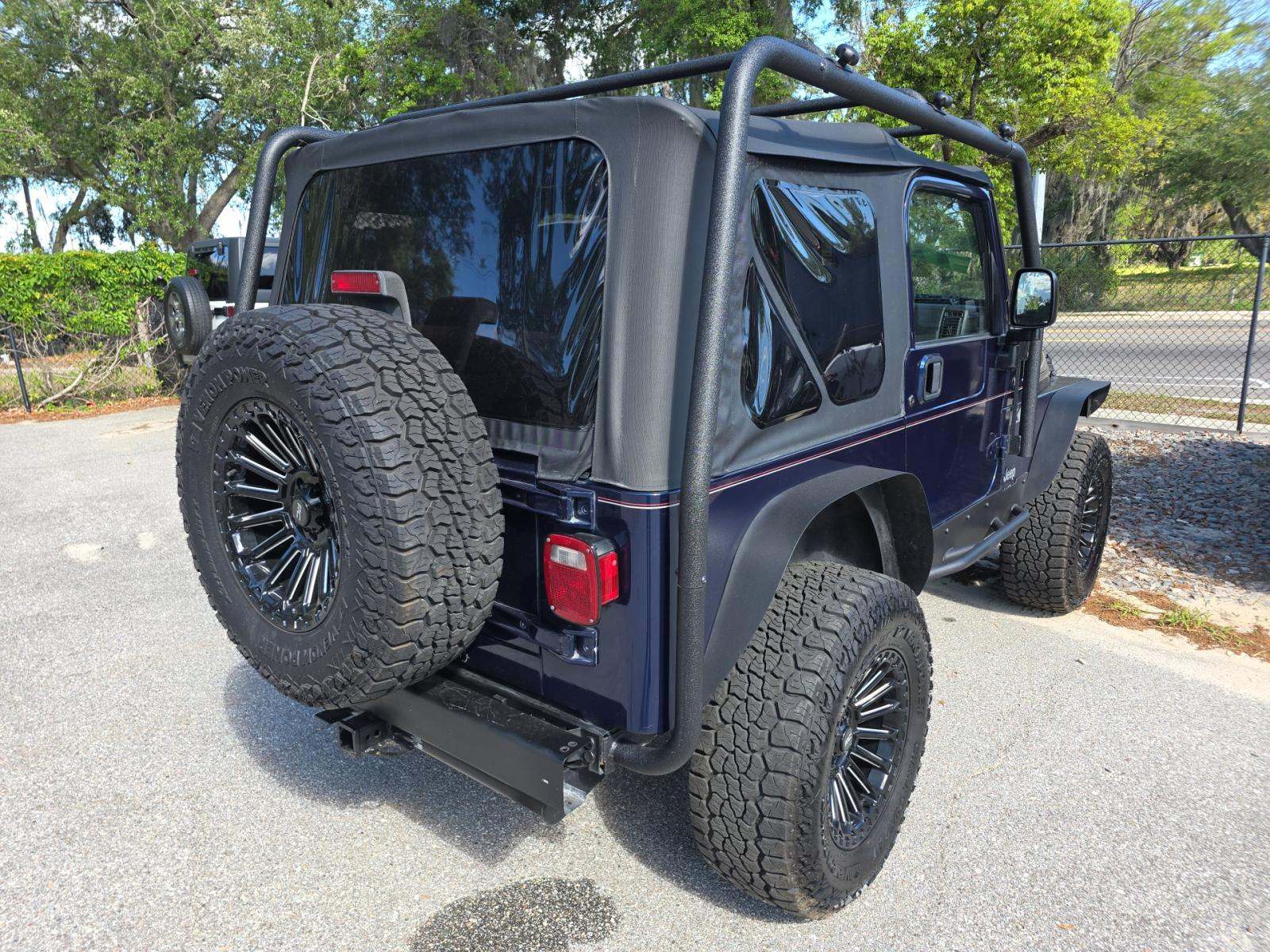 JEEP X - 3
