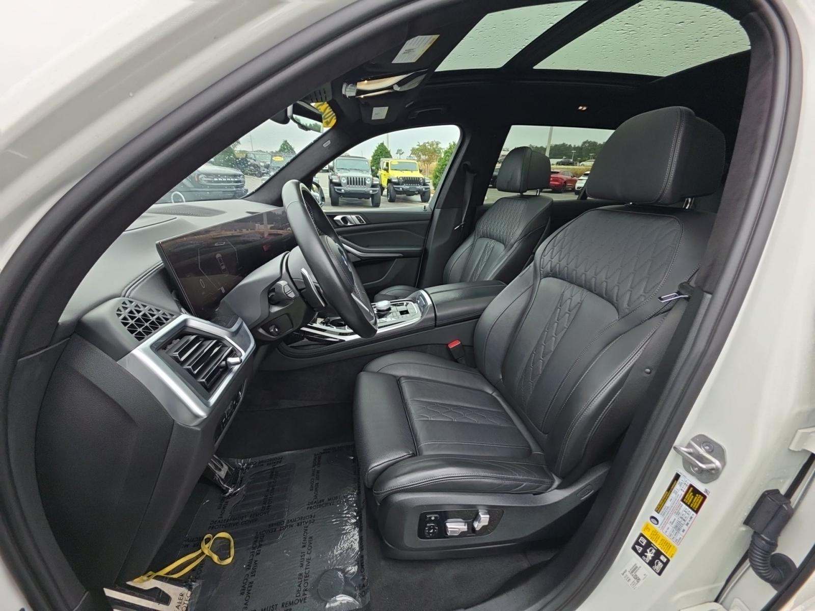 2023 BMW X7 M60i AWD