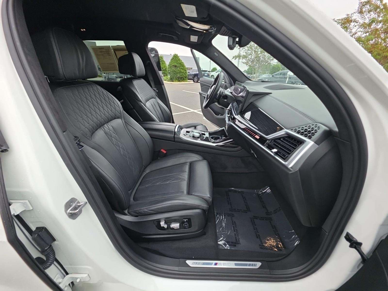 2023 BMW X7 M60i AWD