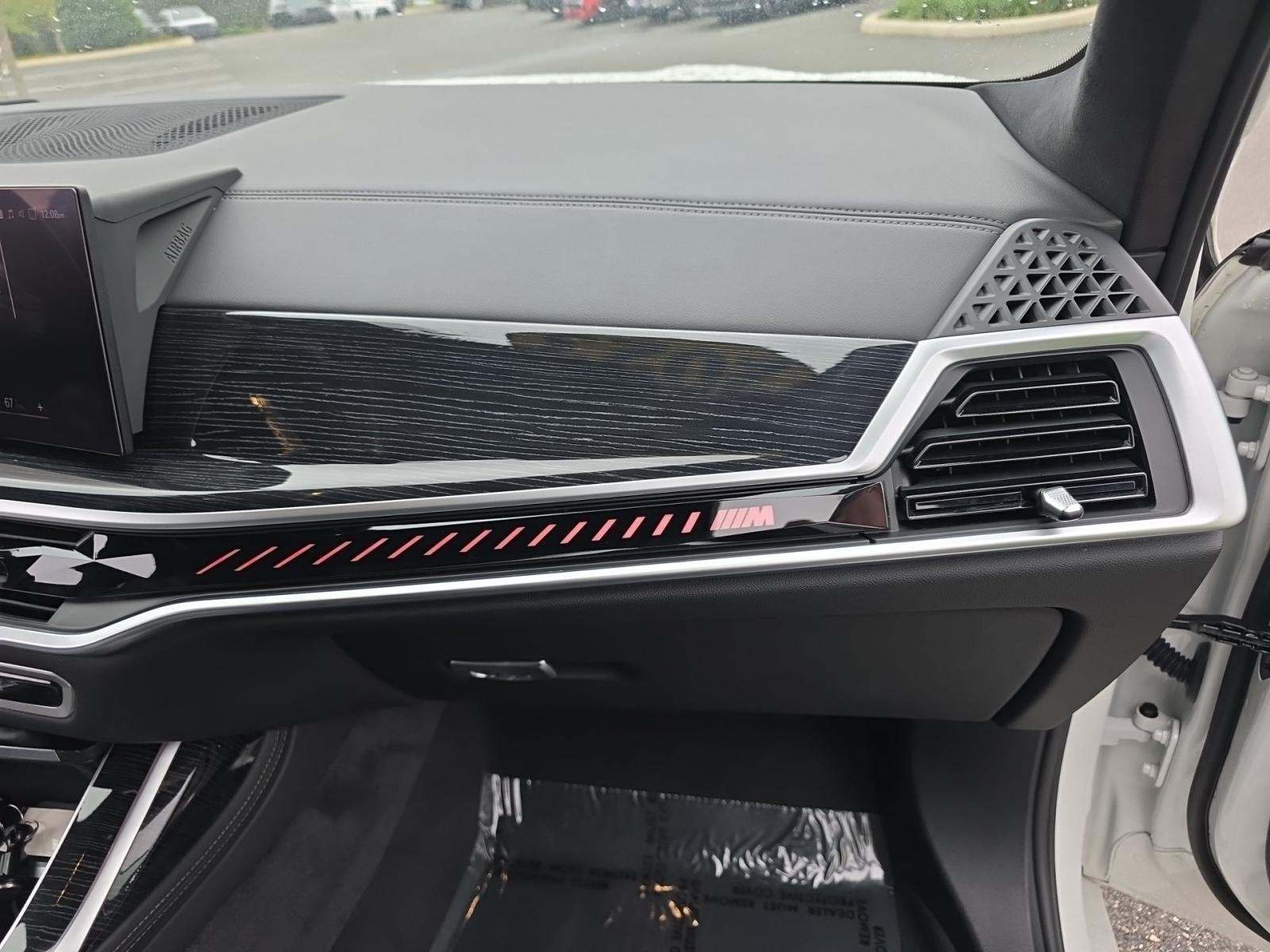 2023 BMW X7 M60i AWD